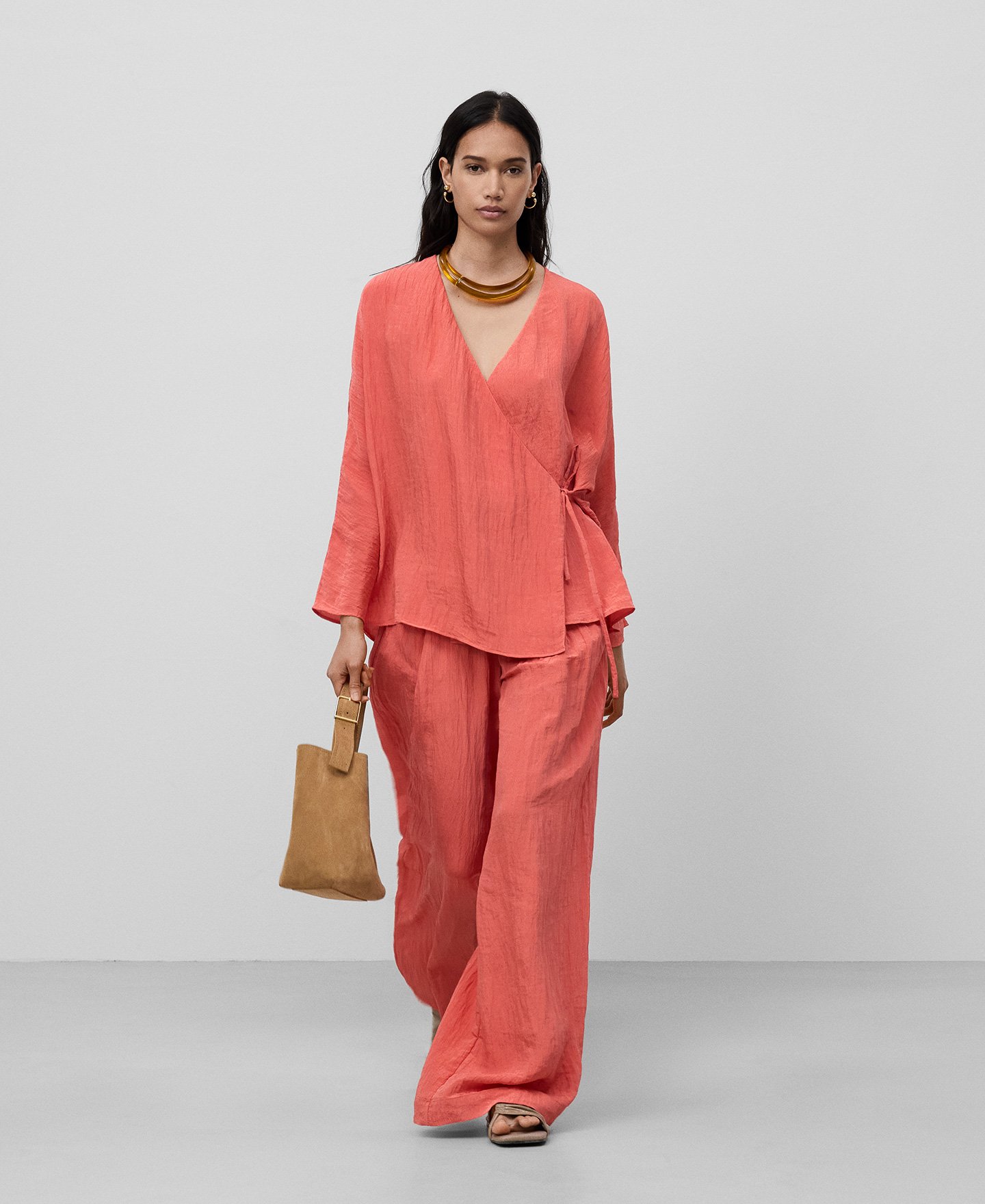 Wrinkled wrap blouse woman image number 1