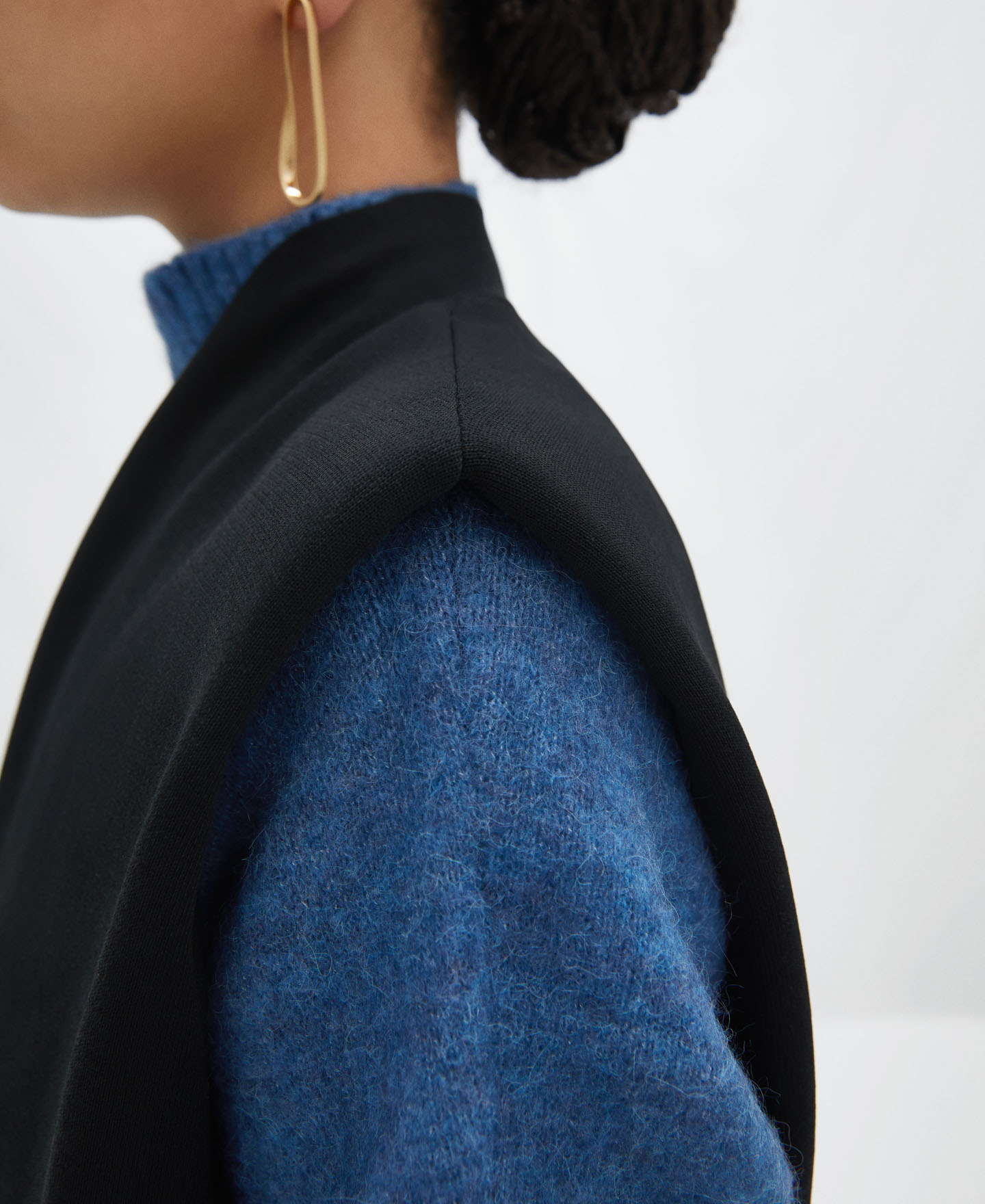 Knitted waistcoat with shoulder straps image number 3