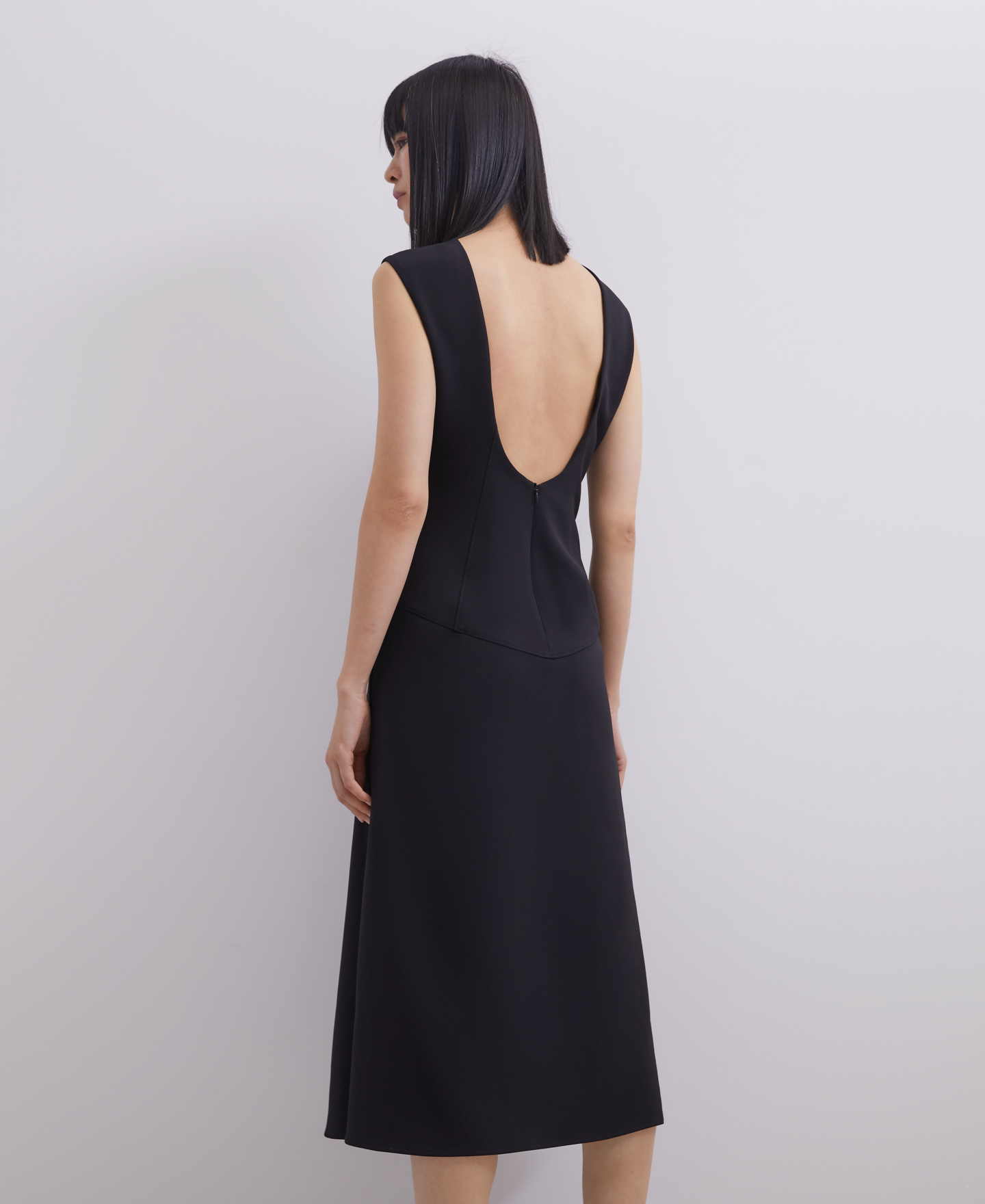 Vestido midi con espalda al aire image number 0