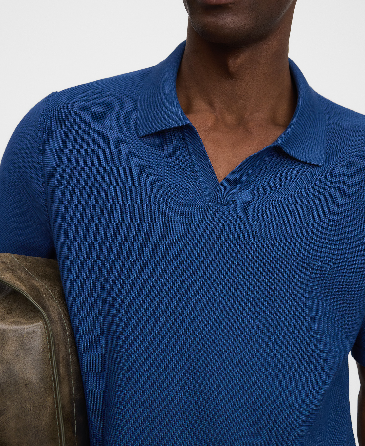 V-neck structured knit polo shirt image number 3