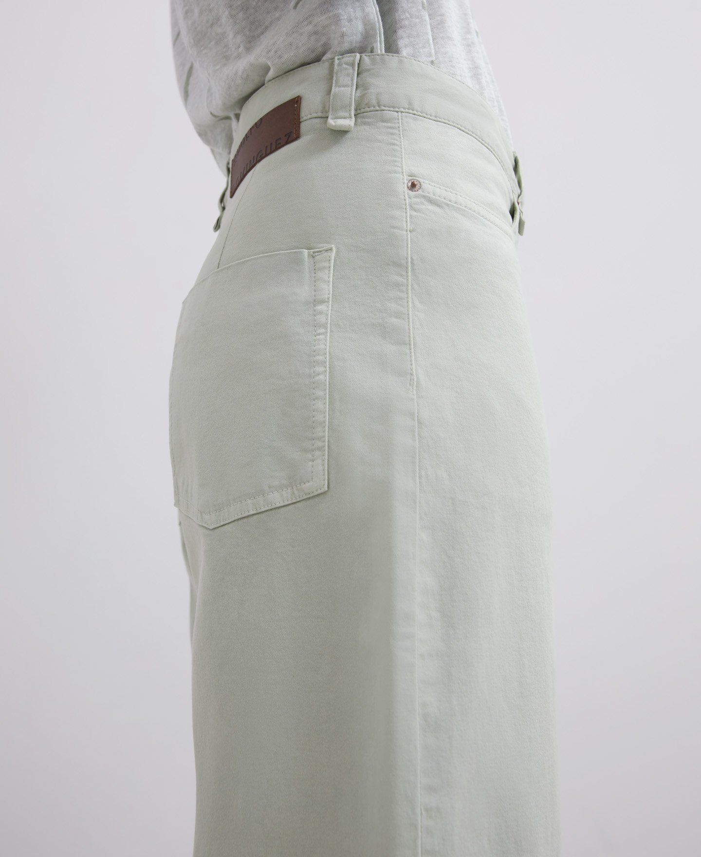 Straight jeans in cotton image number 2