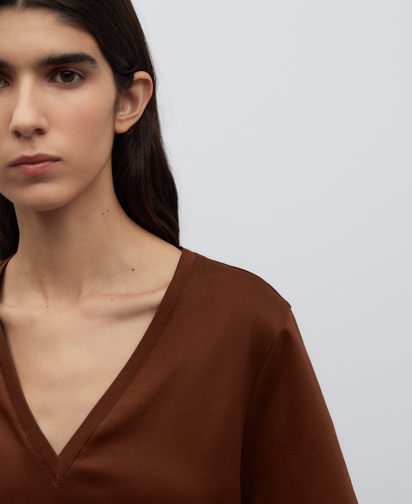Cotton V-neck T-shirt woman image number 3