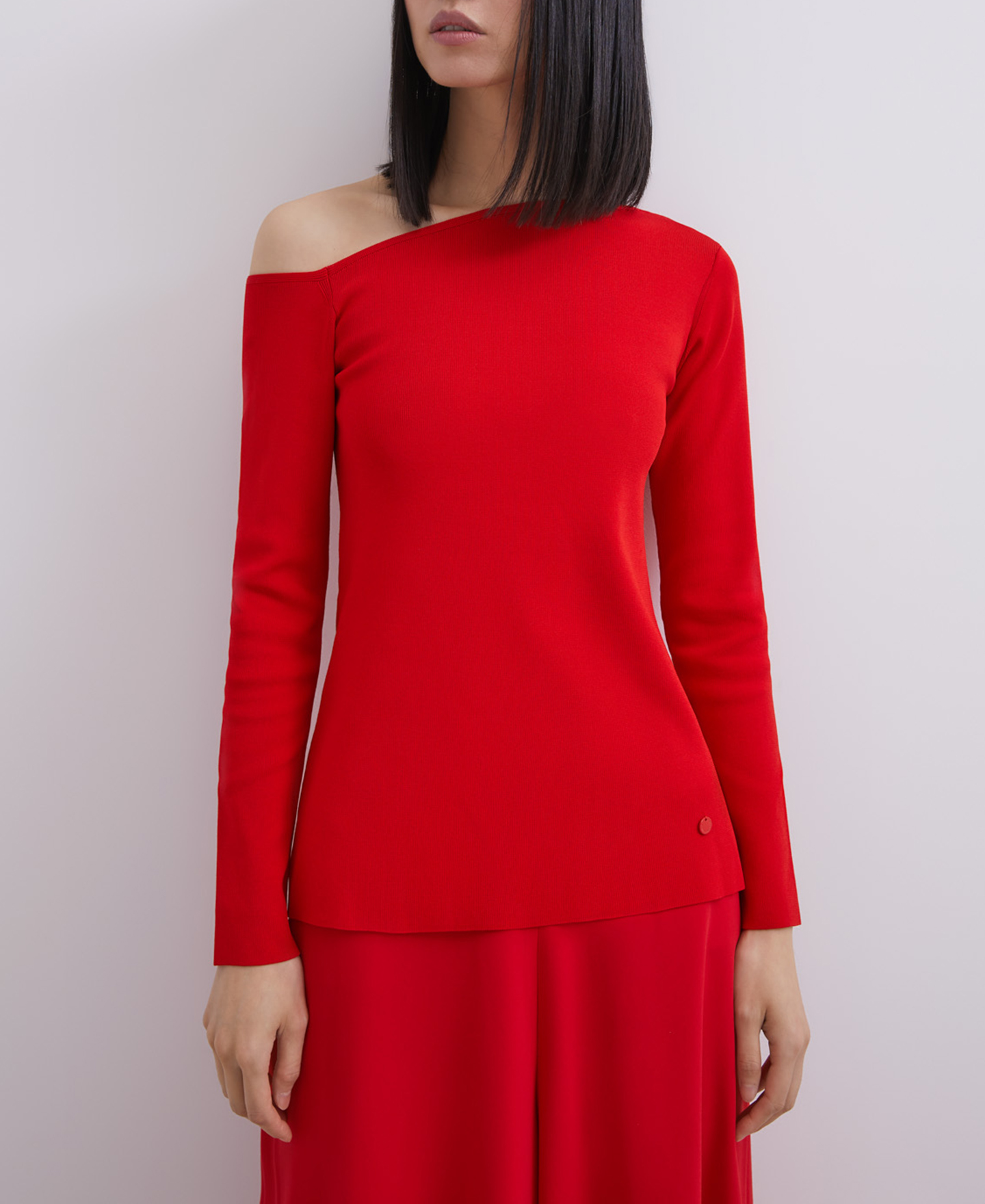Asymmetric thick-stretch knit sweater image number 0