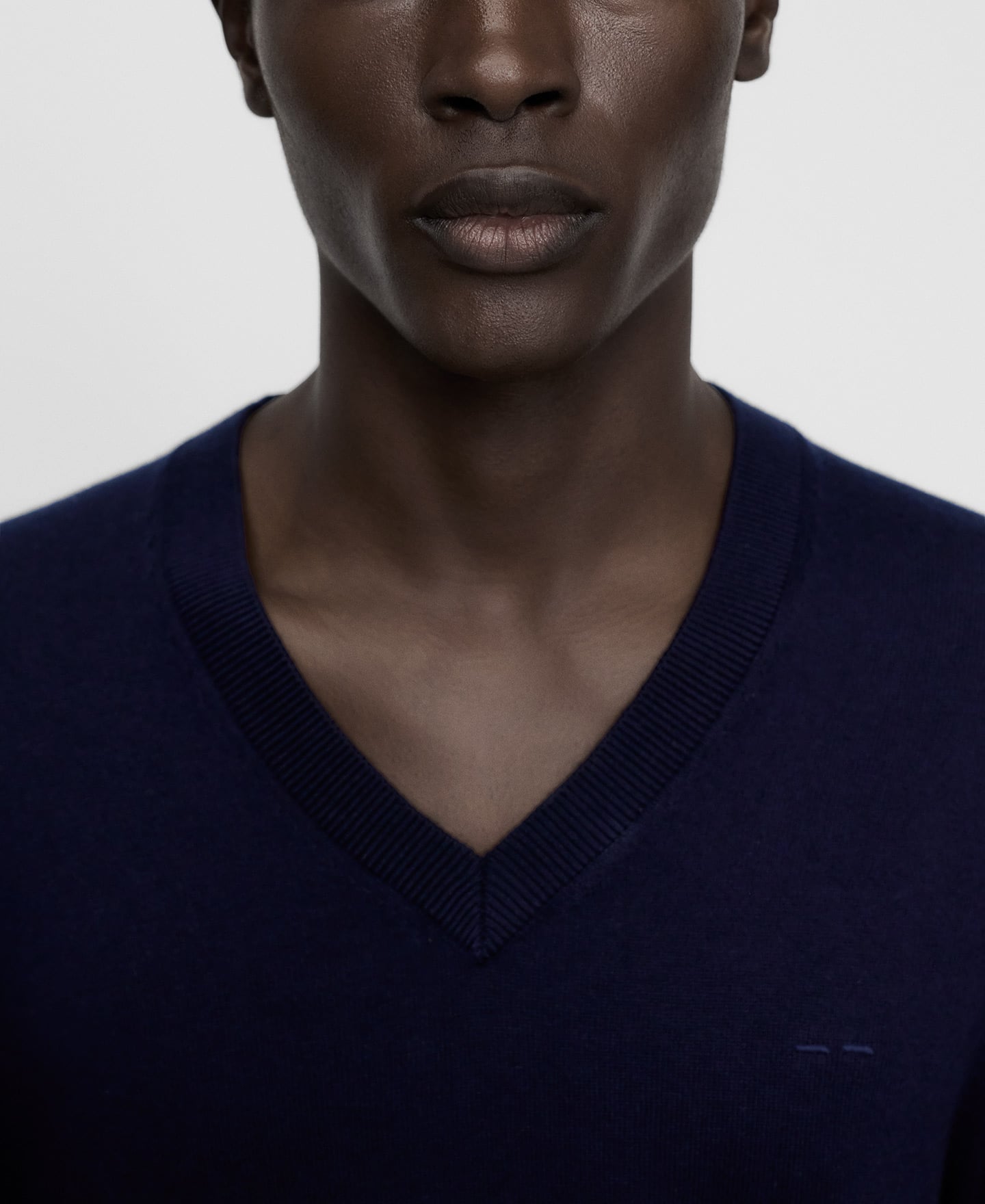 Wool and cotton V-neck sweater image number 3