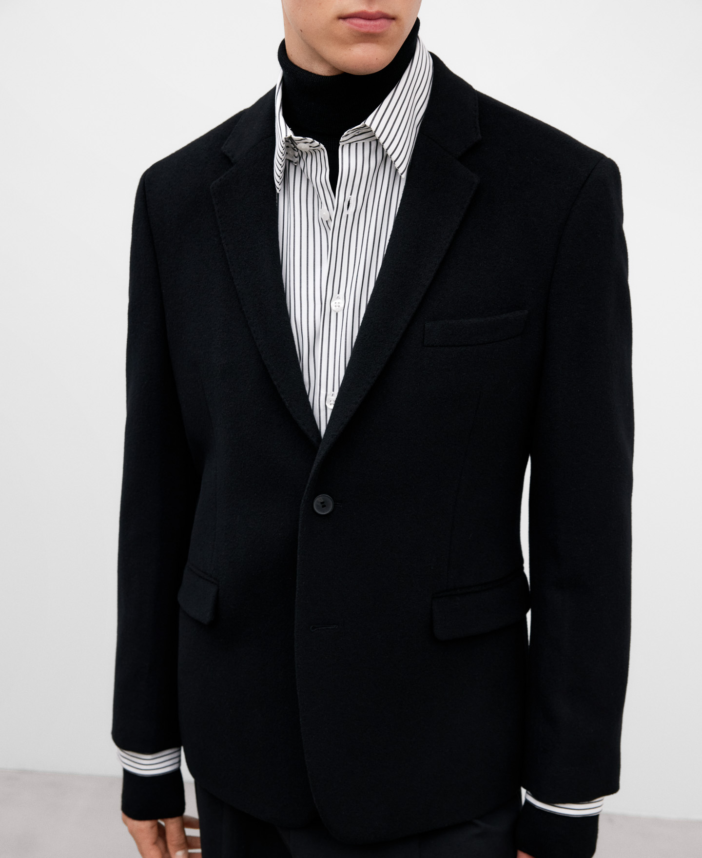 Black merino wool blazer for men image number 3