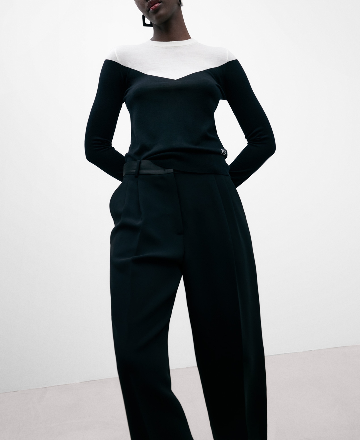 Jersey intarsia bicolor en lana merino image number 4