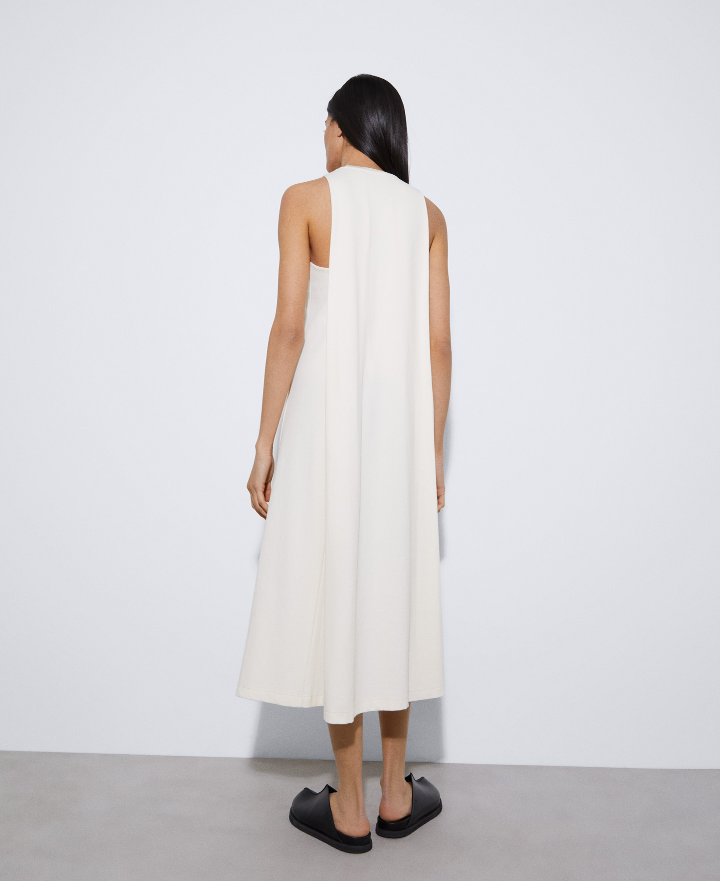 Flowing cut dress with armhole sleeves image number 2