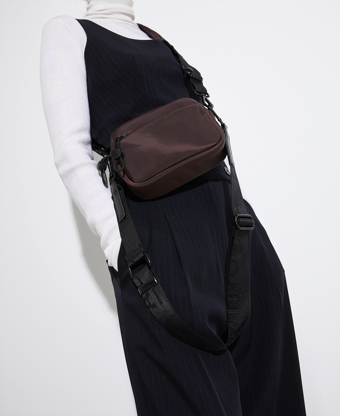 Square shoulder bag in quilted fabric image number 3