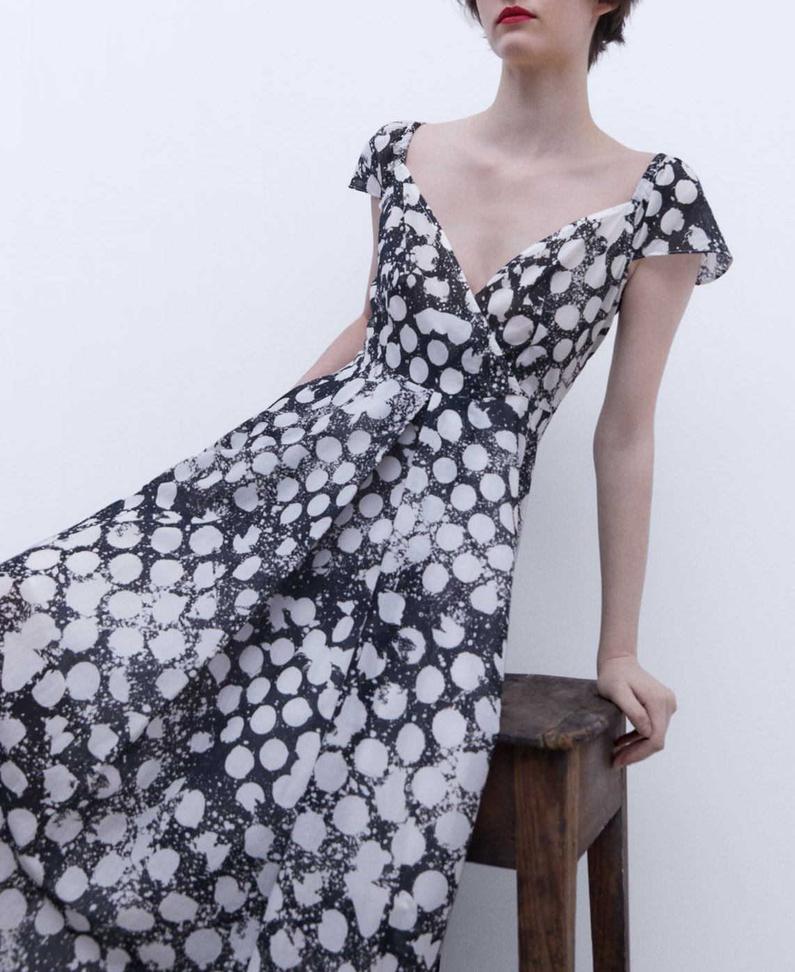 V-neck printed dress image number 3