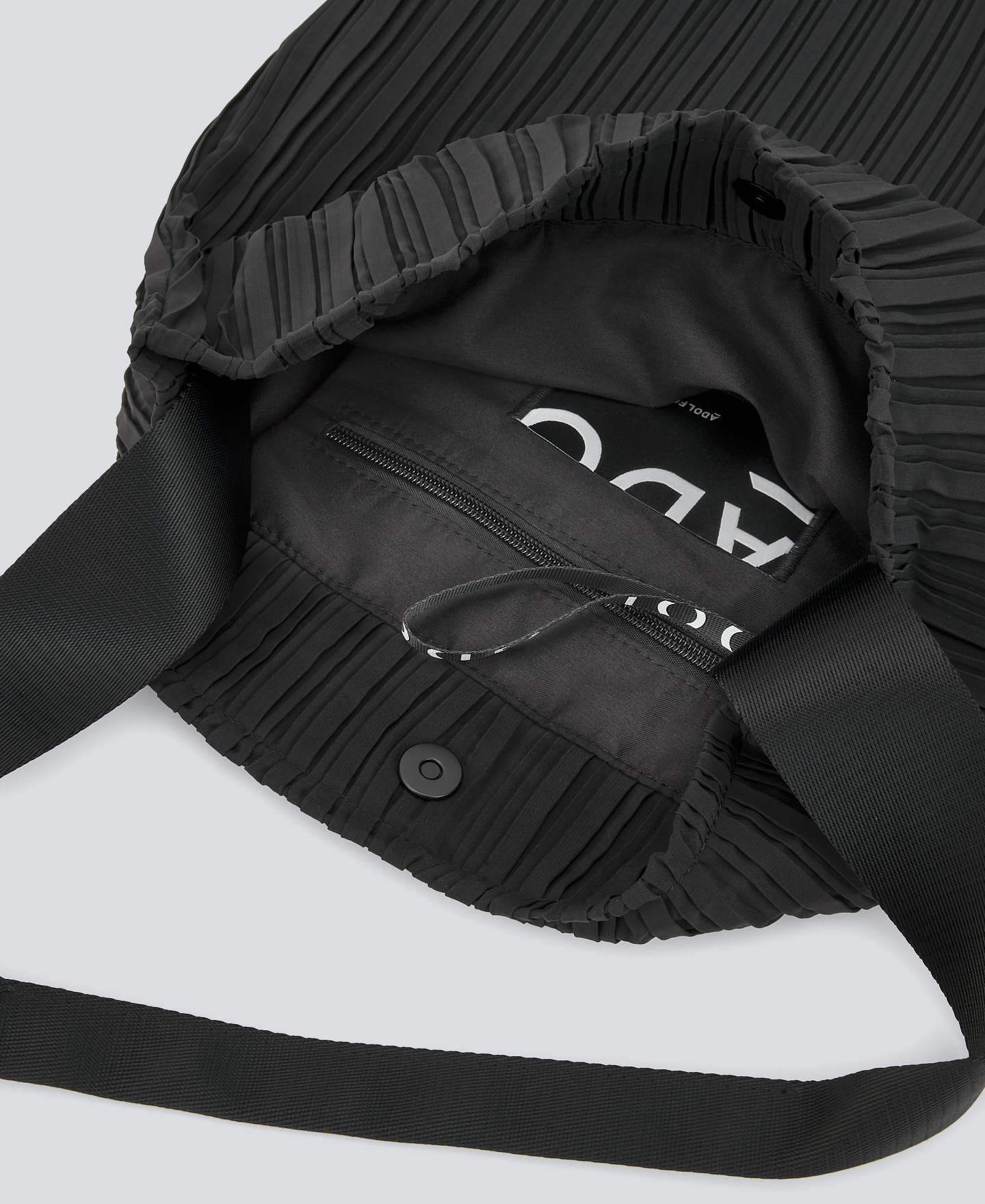 Large black crinkle shopper for women image number 3