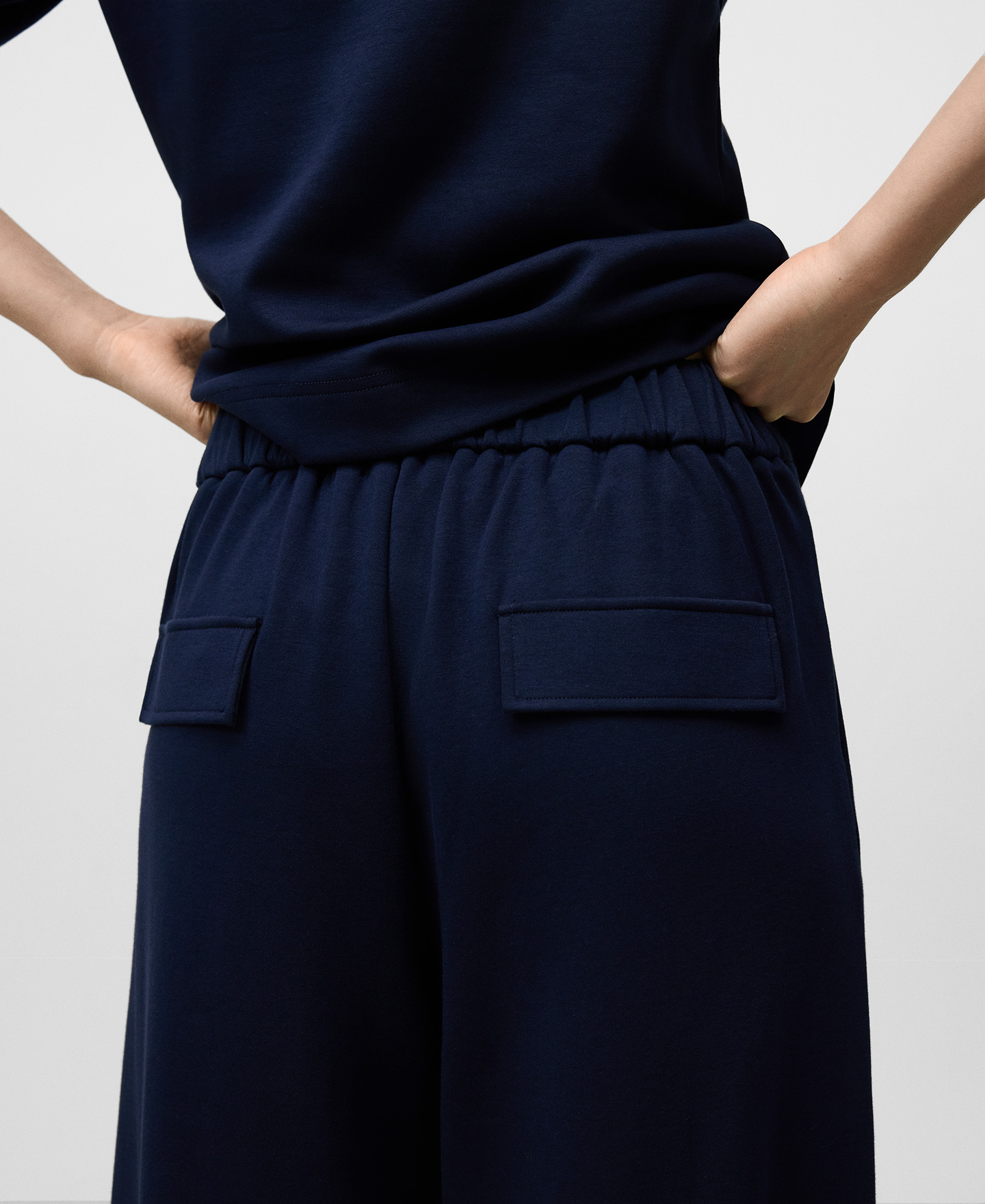 Pantalón jogger pierna redondeada mujer image number 3