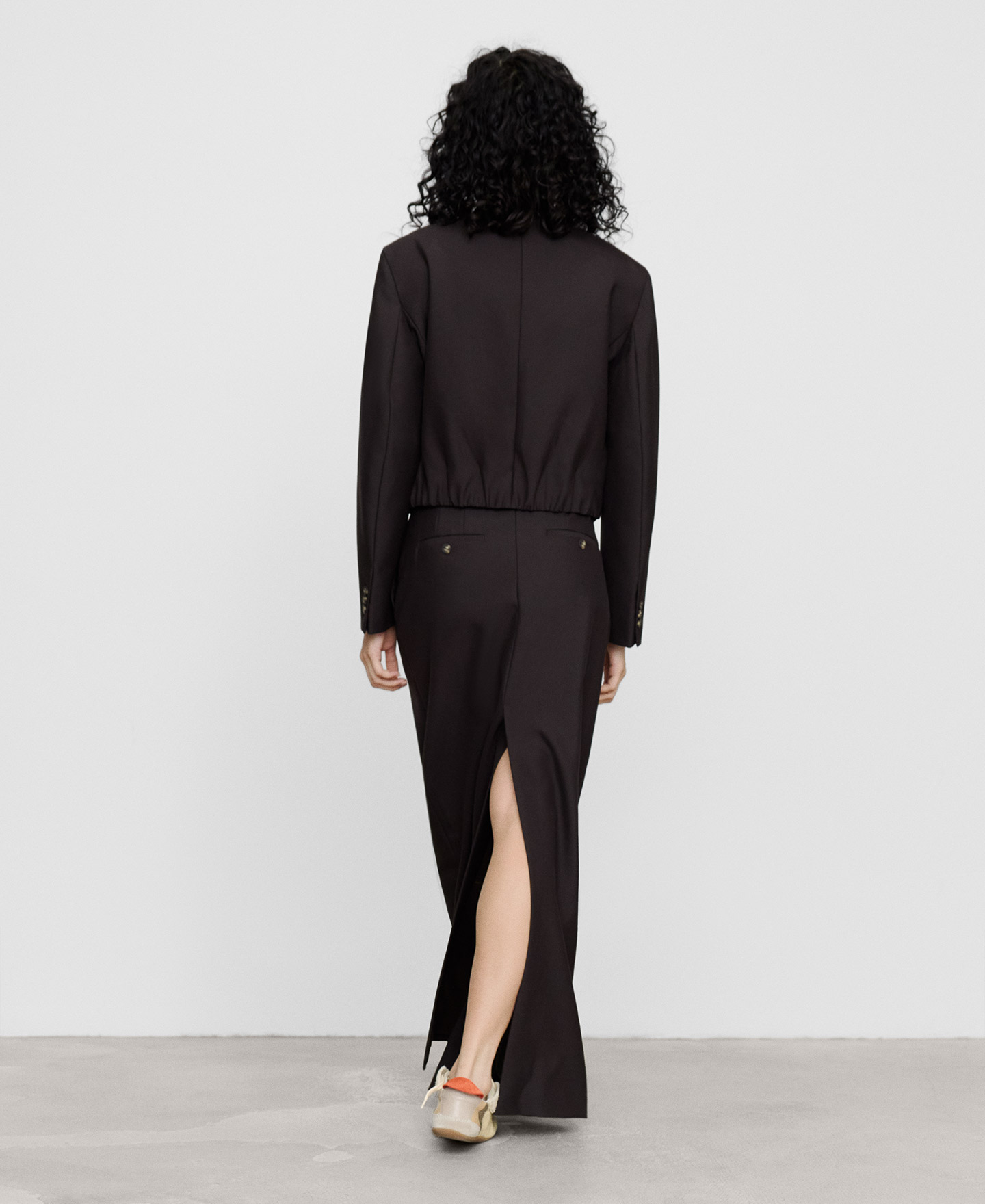 Short tailored blazer with elastic hem image number 2