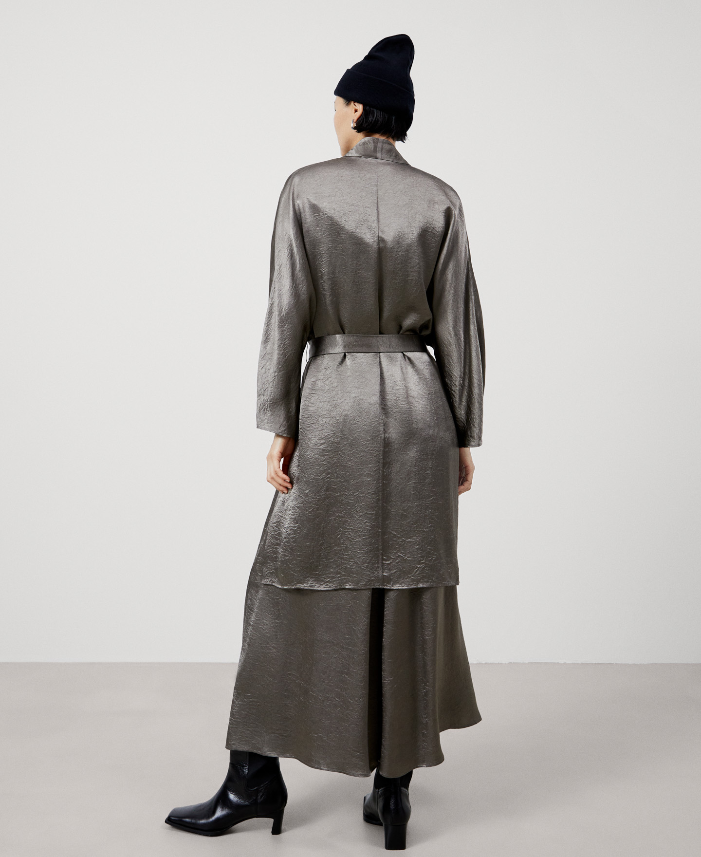 Fluid jacket with side slits image number 2