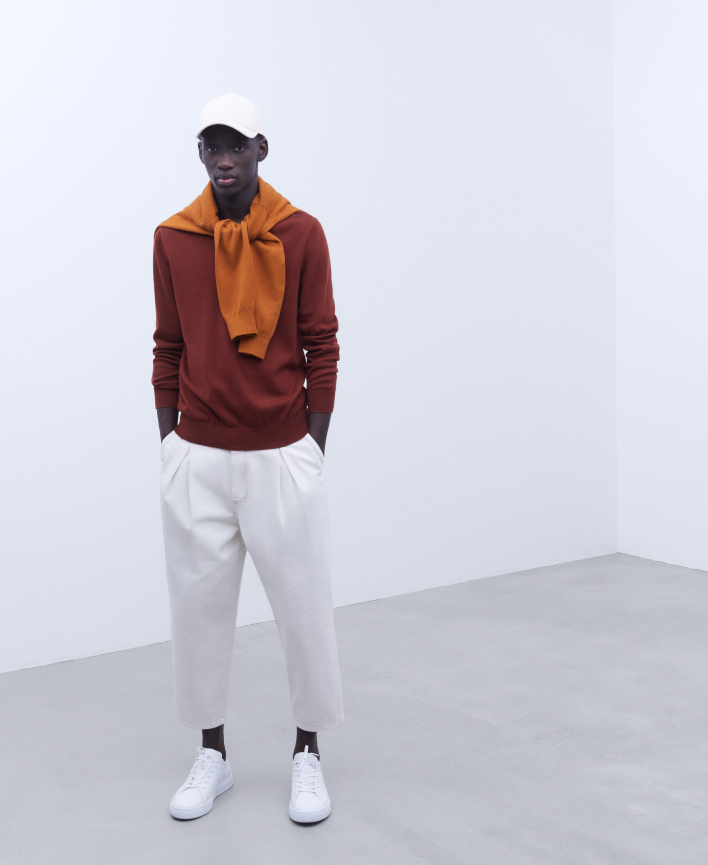 Organic cotton V-neck sweater image number 1