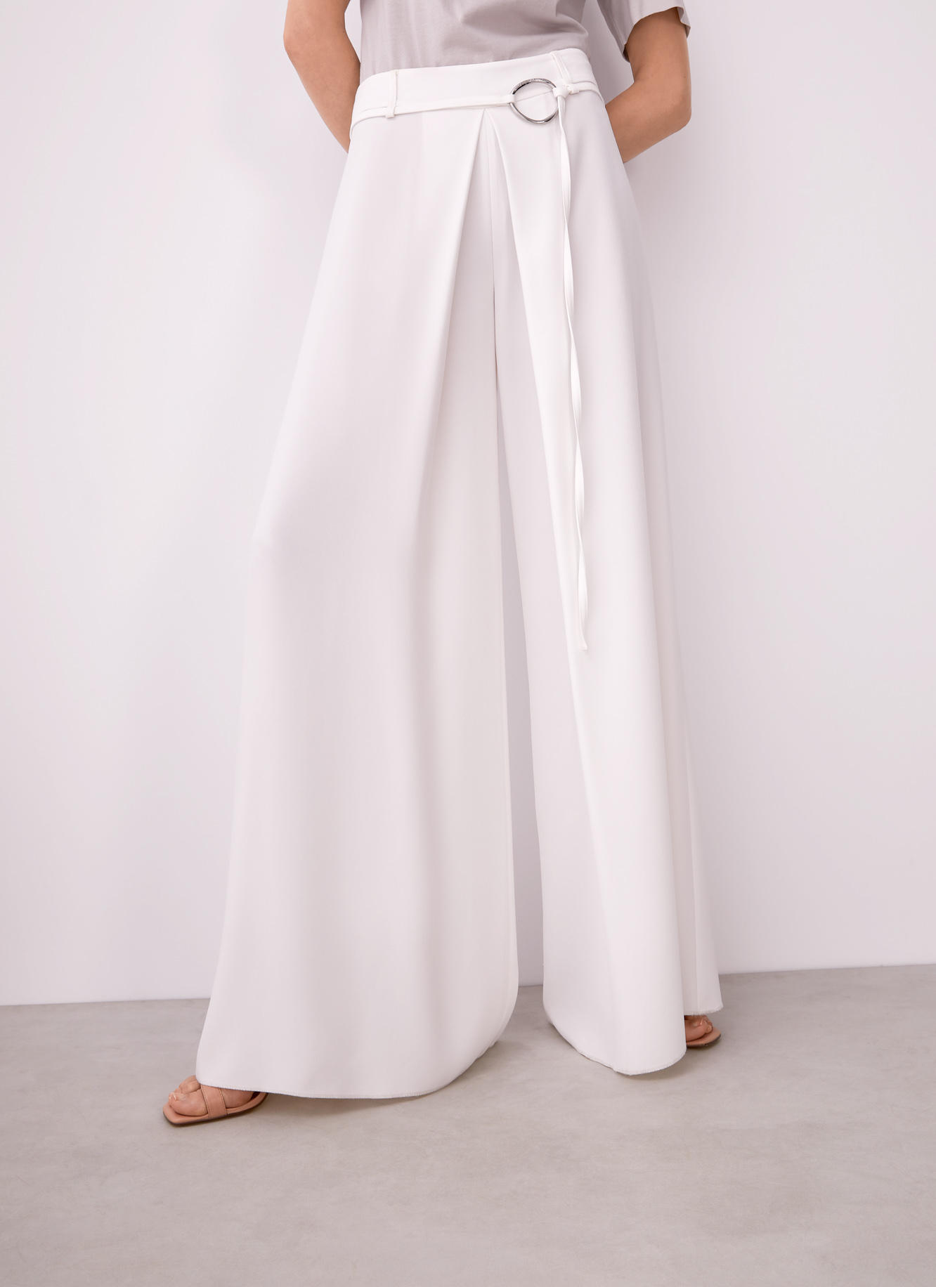 Fluid trousers with belt and darts image number 0