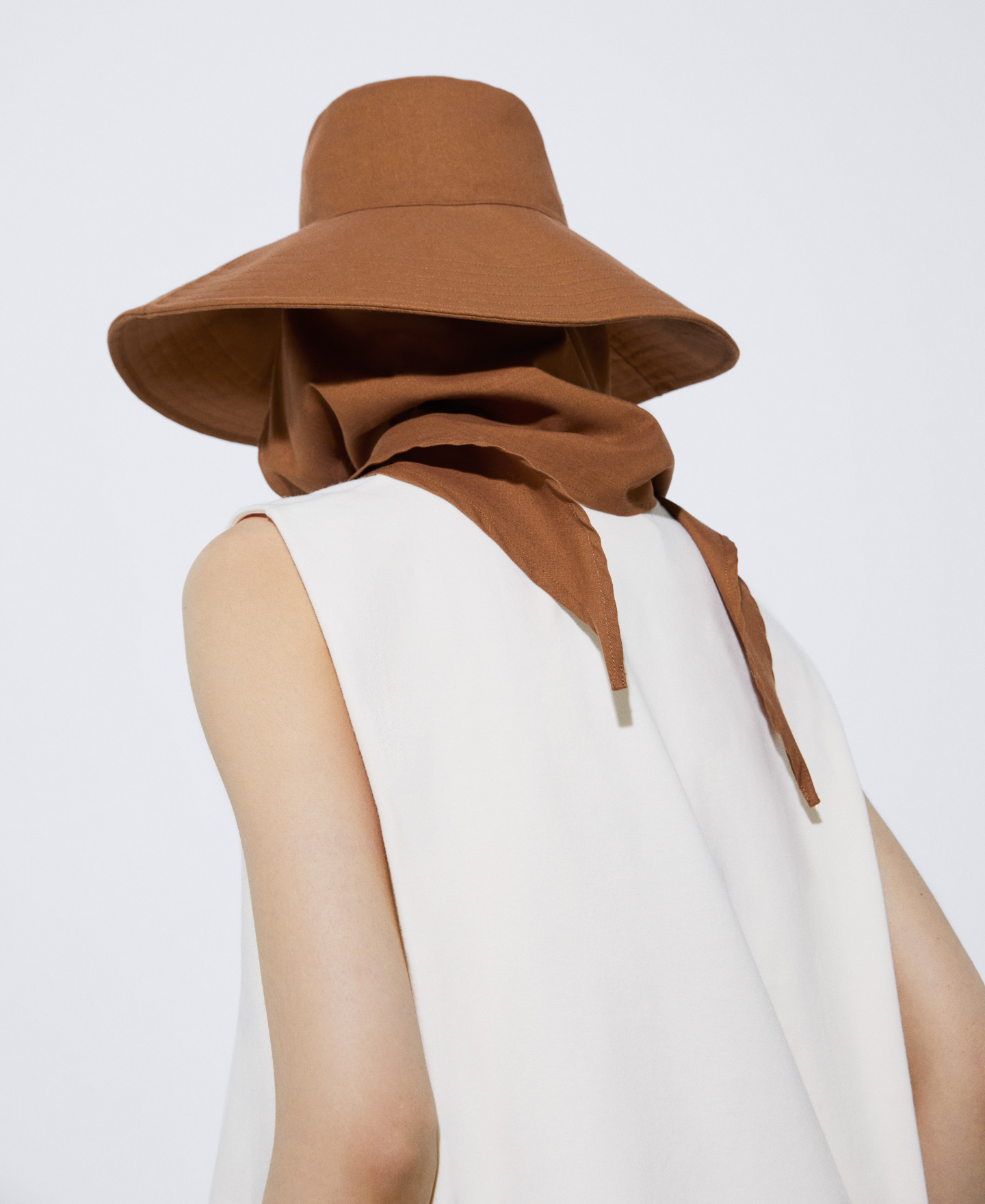 Bucket hat with scarf image number 3