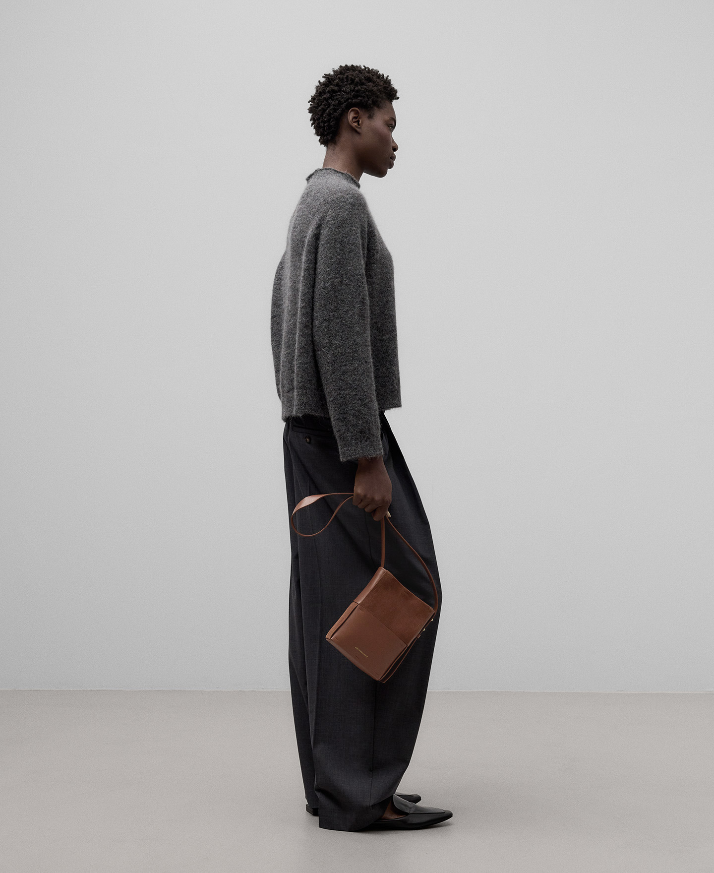 Mini hobo trenzado piel combinada mujer image number 4