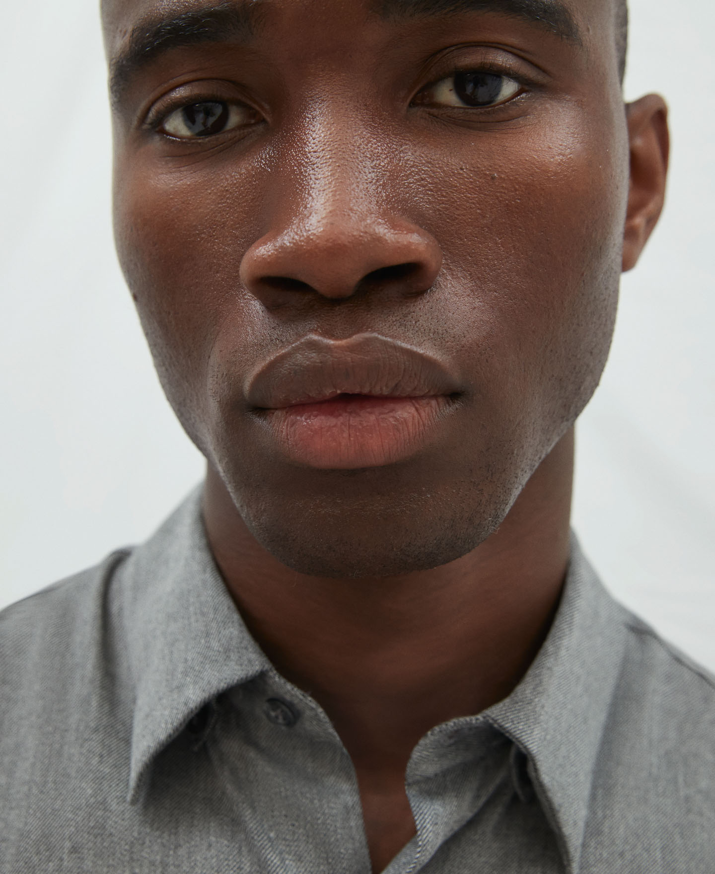 Viscose and nylon concealed button shirt image number 3