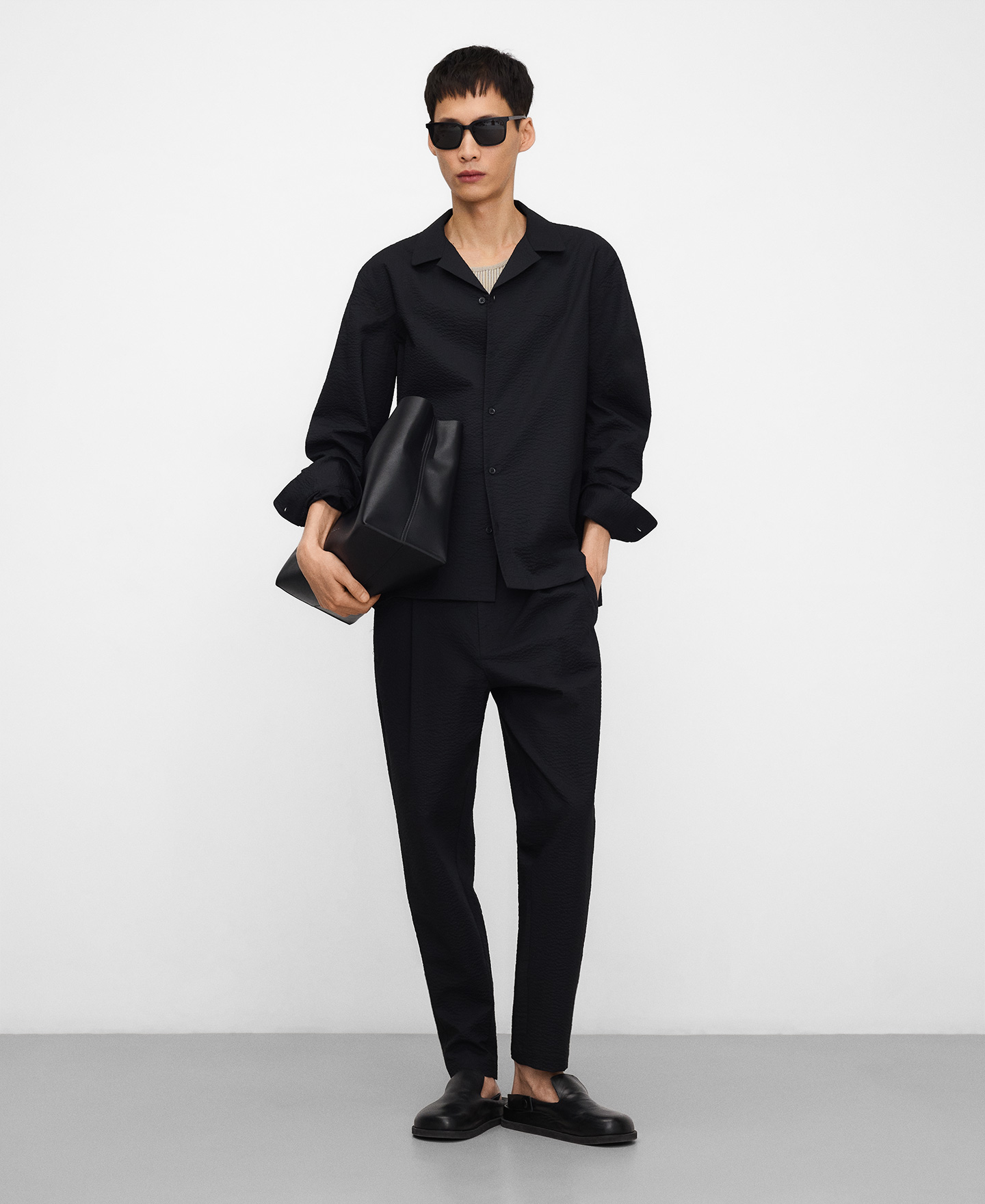 Relaxed fit seersucker chino trousers image number 3