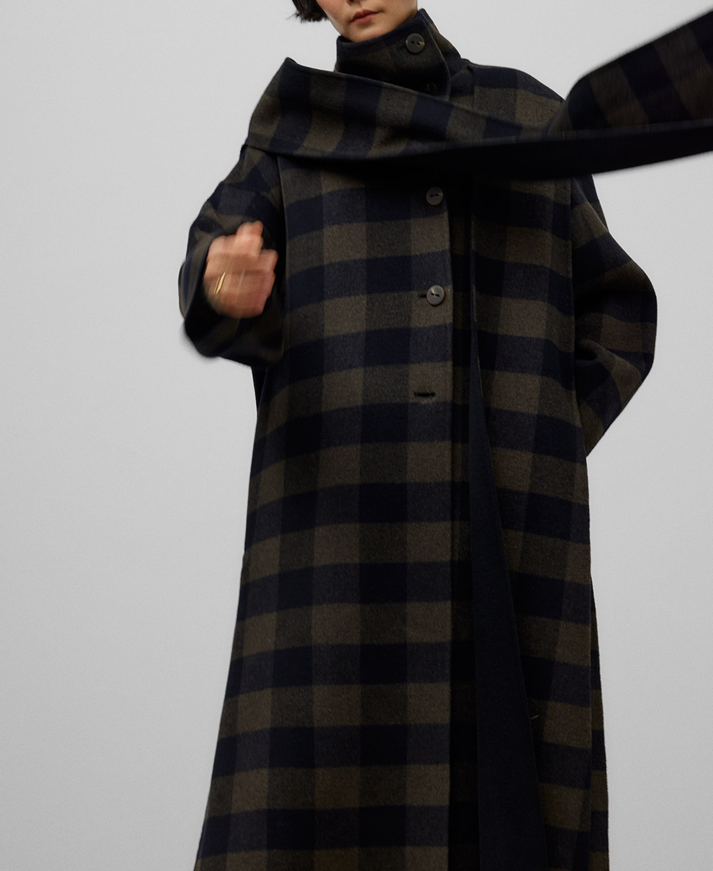 Checked coat with scarf woman image number 3