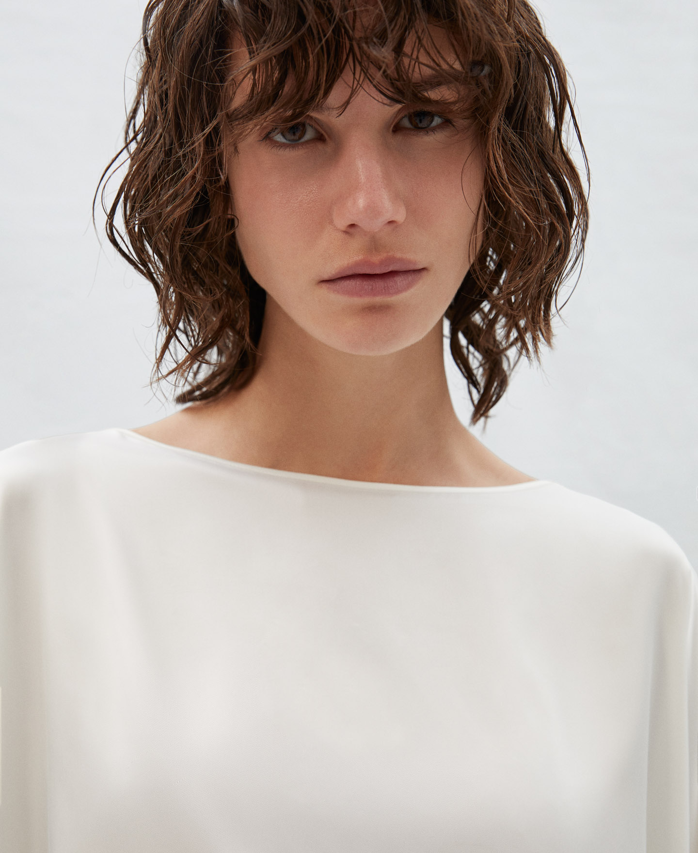 T-shirt with boat neckline in viscose image number 3