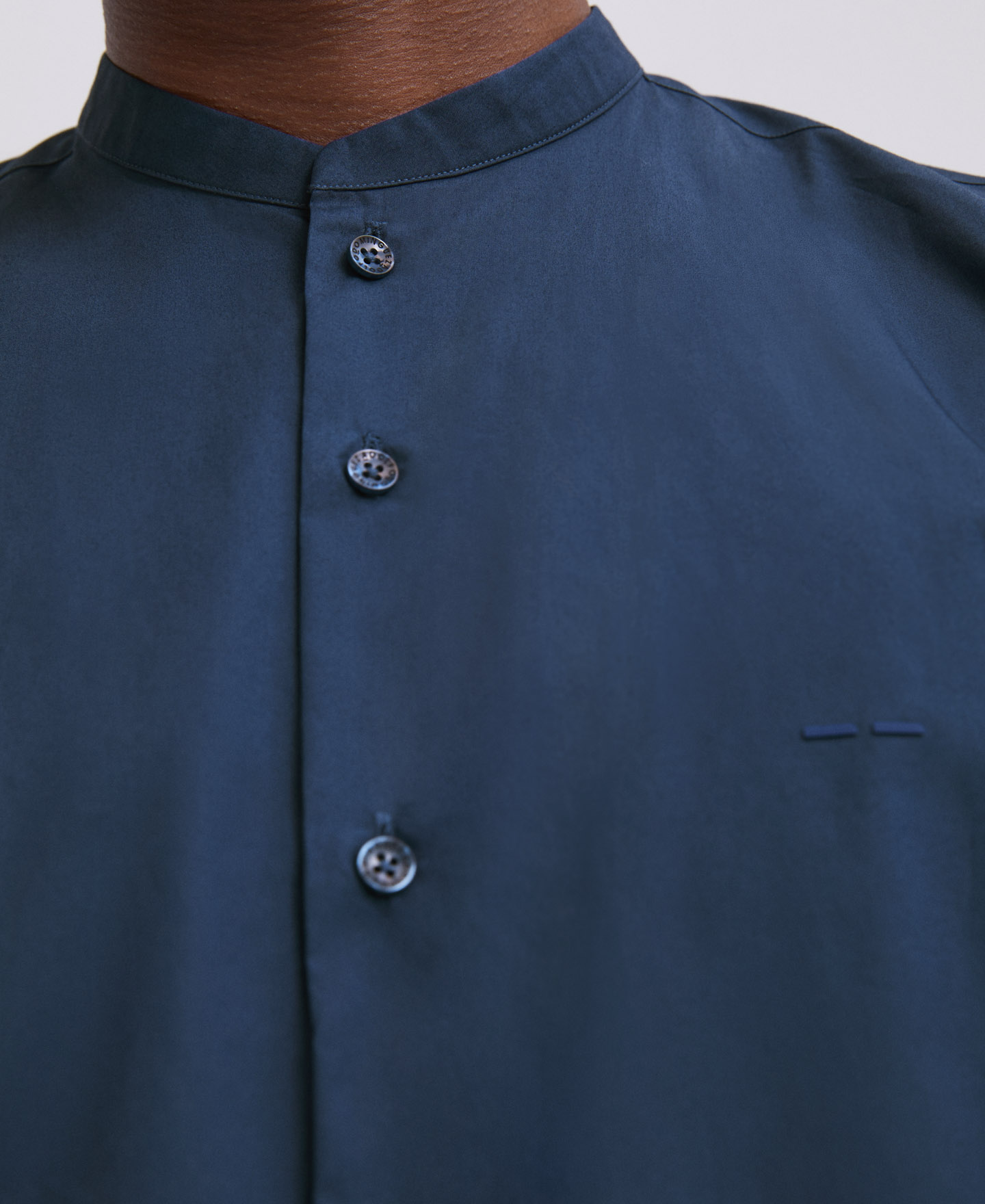 Camisa de cuello mao en algodón image number 2