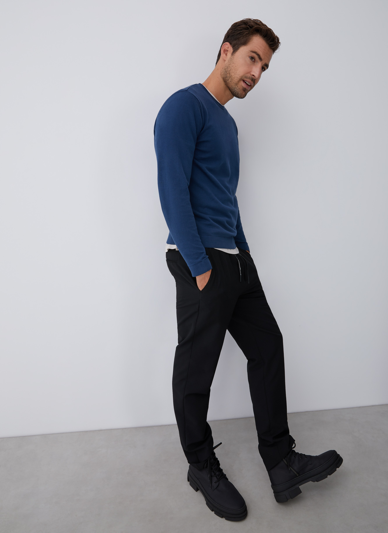 Cotton sweater with roll edge neck image number 3