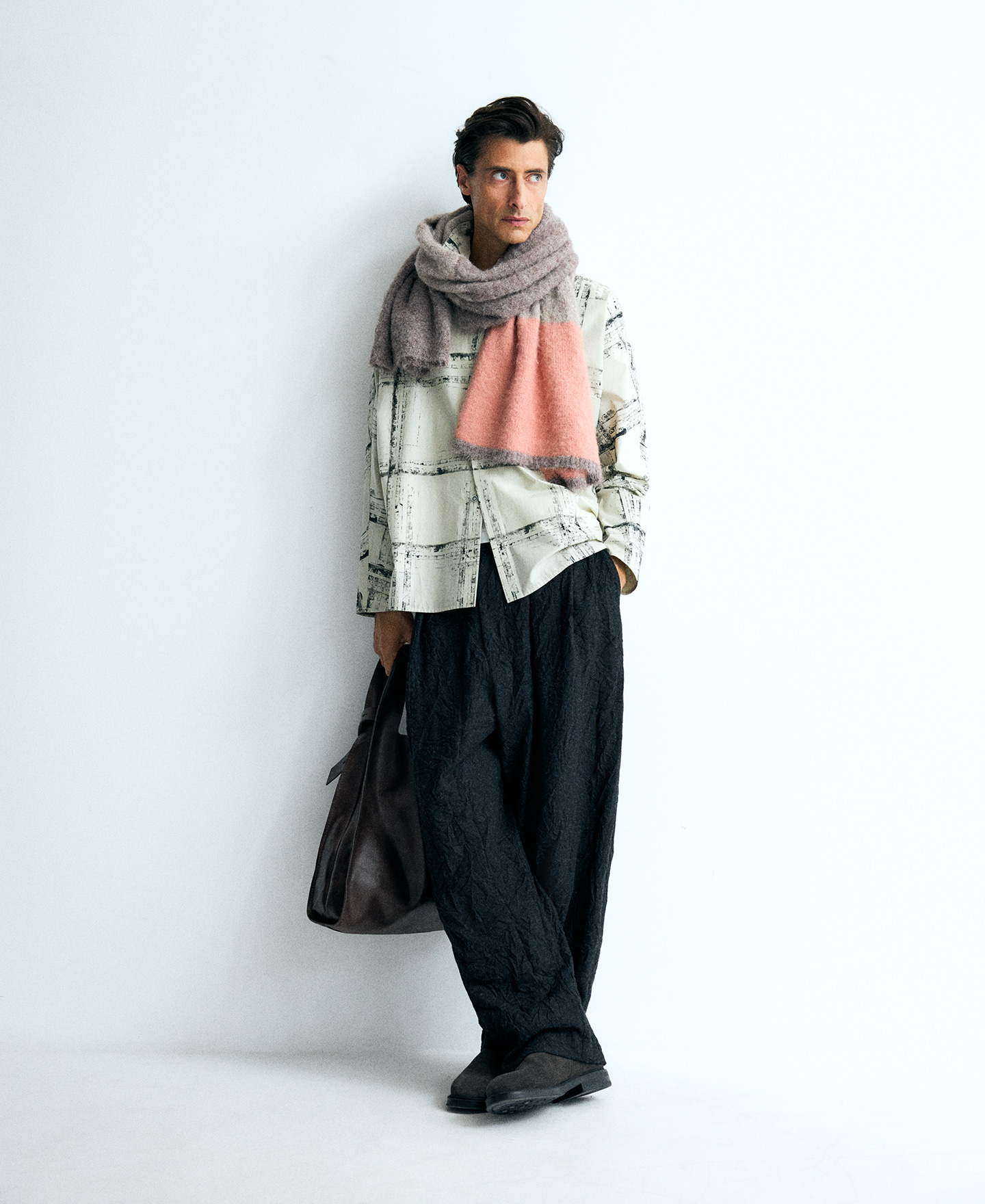 Shopper piel marrón hombre image number 4