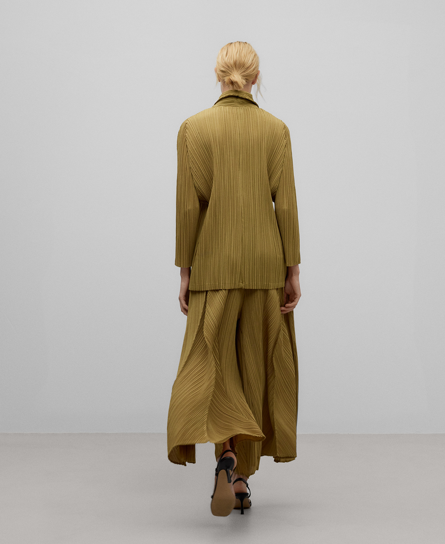 Green crinkle long blazer woman image number 2