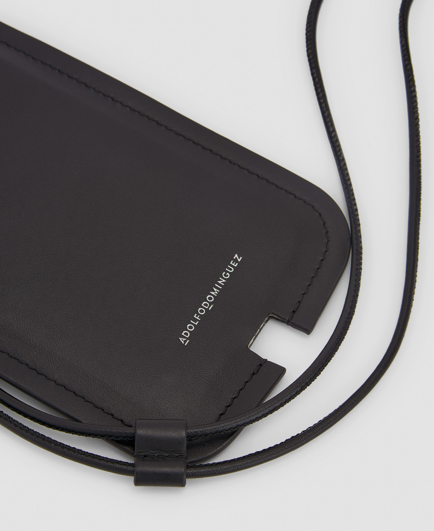 Mobile phone holder with adjustable cord image number 1