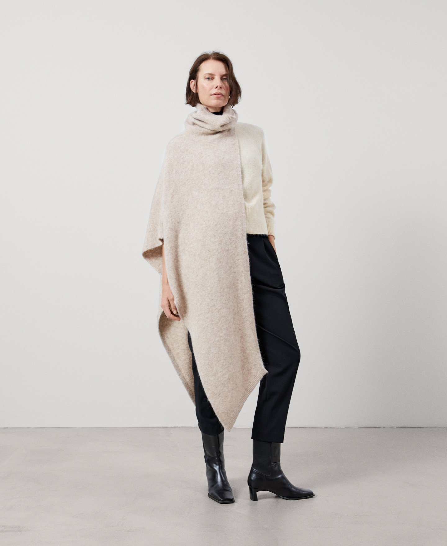 Mohair short sweater image number 1