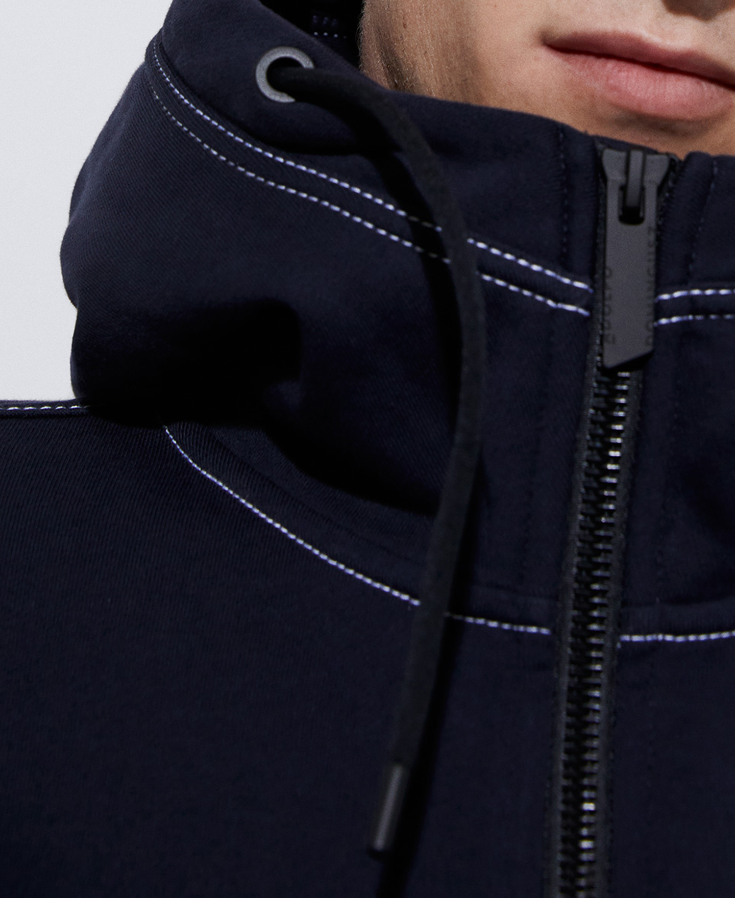 Sudadera canguro en algodón orgánico image number 3