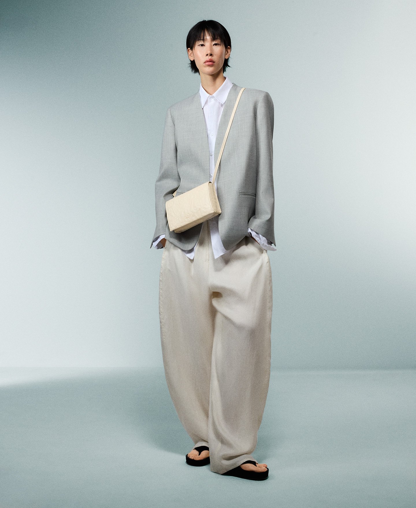 Ori&oacute;n washed leather crossbody image number 4