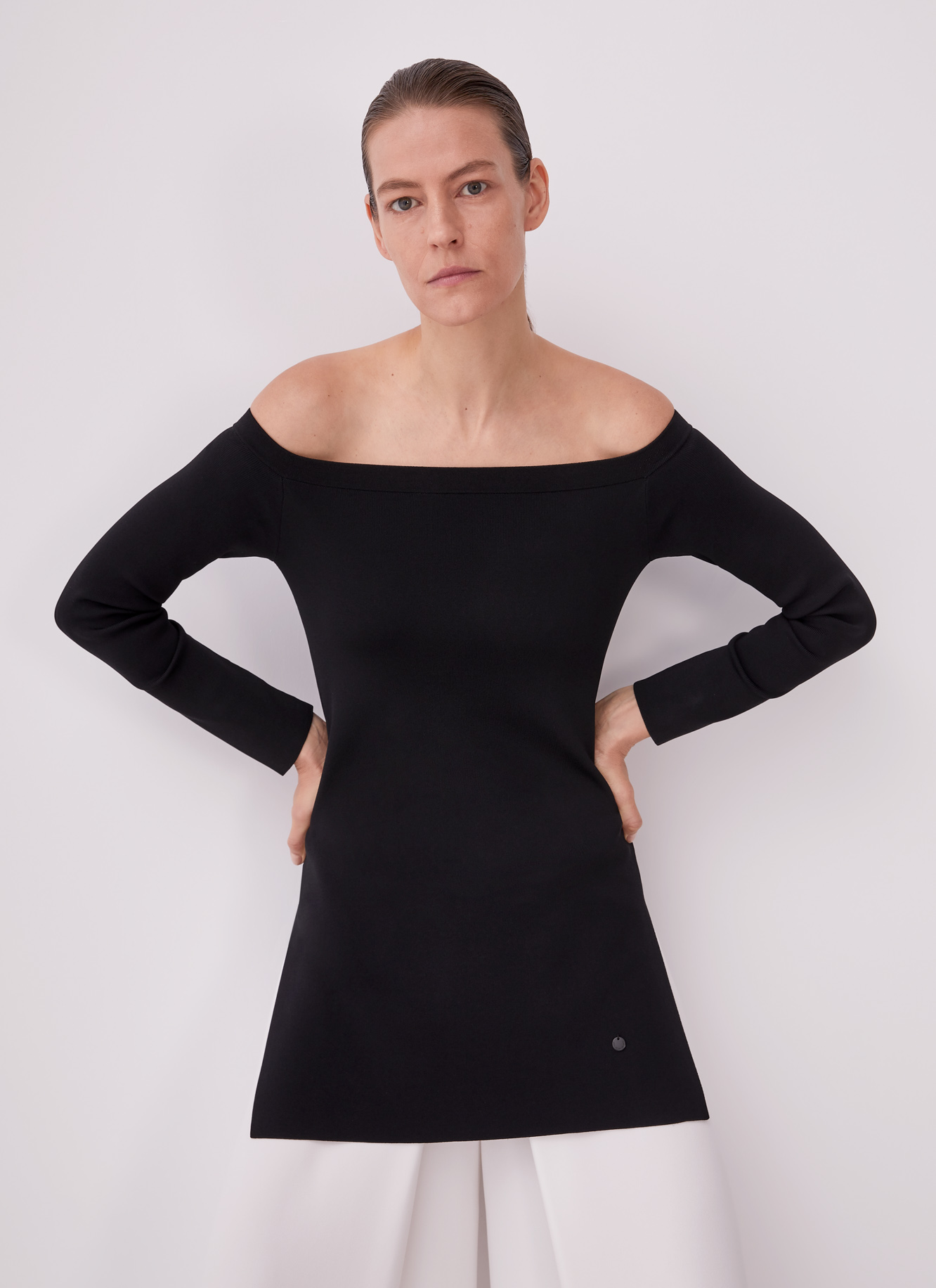 Thick-stretch knit sweater image number 0