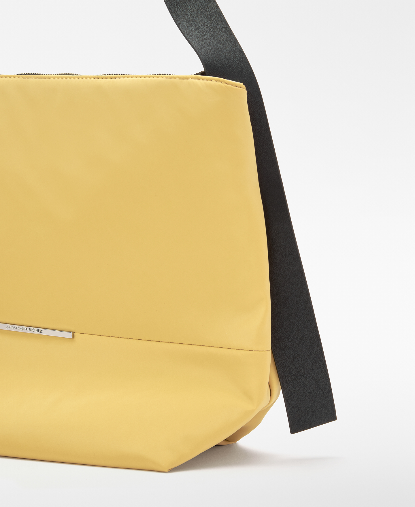 Ori&oacute;n nylon large hobo bag image number 2