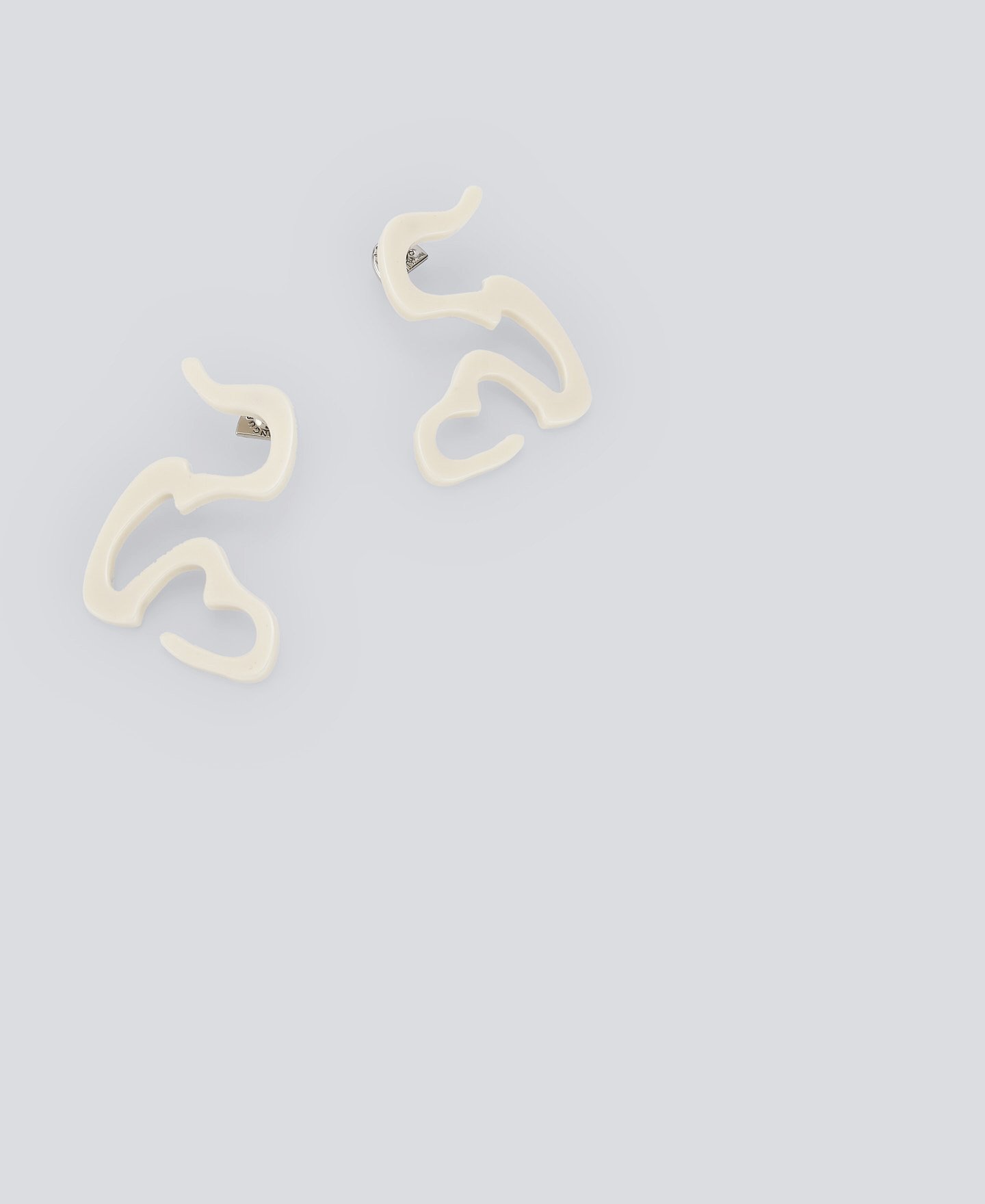 Pendientes beis en resina mujer image number 1