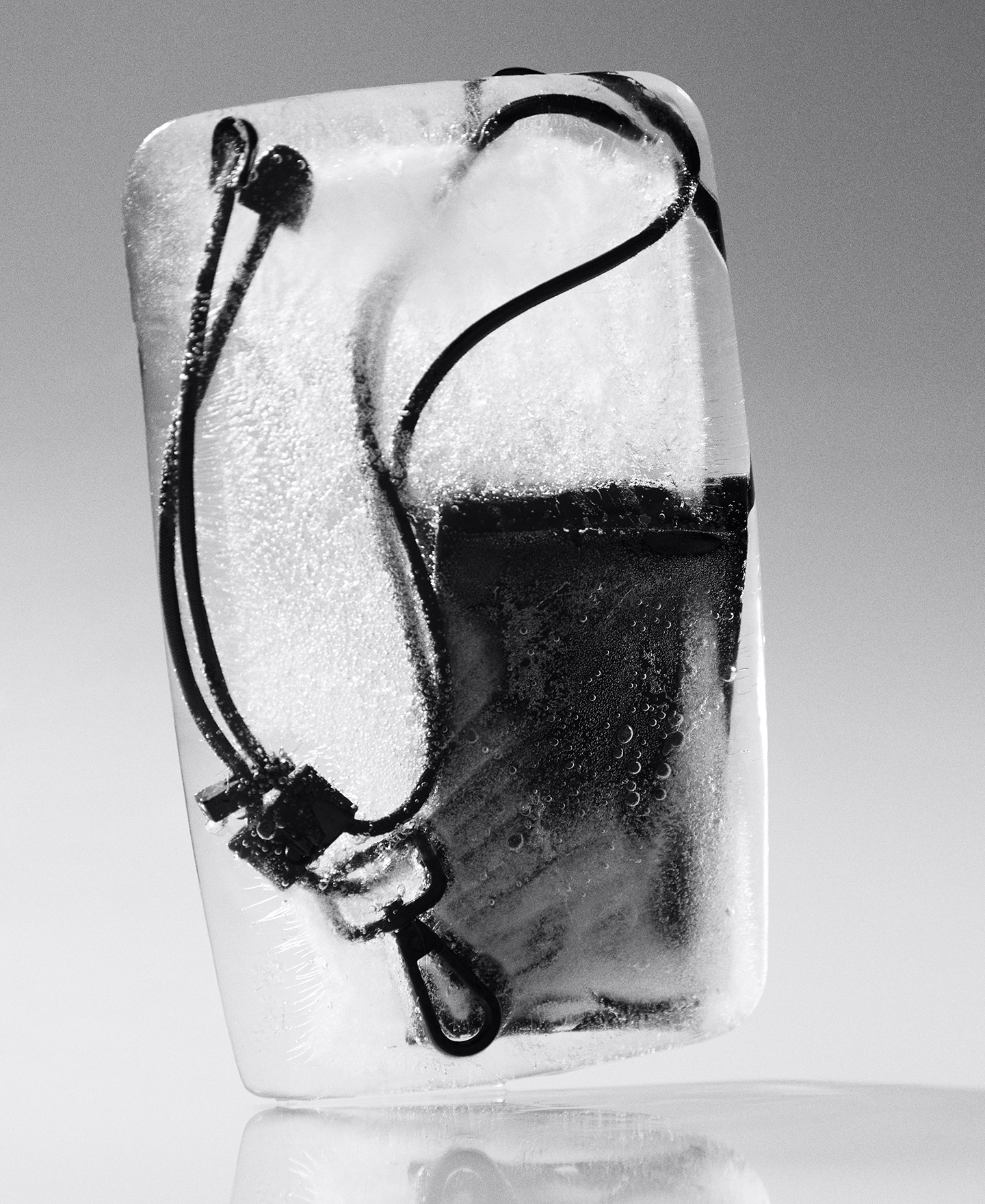 Responsible leather card holder image number 1