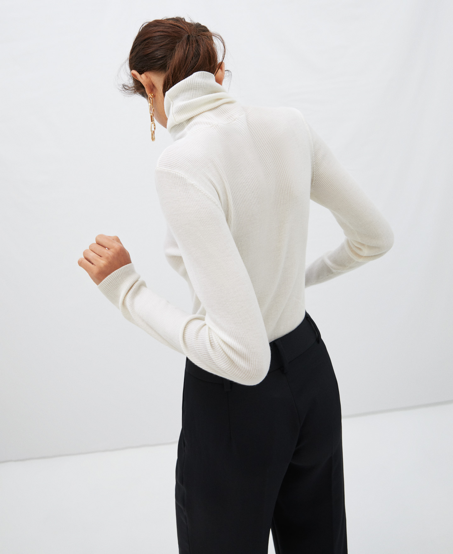 Merino wool turtleneck sweater image number 2