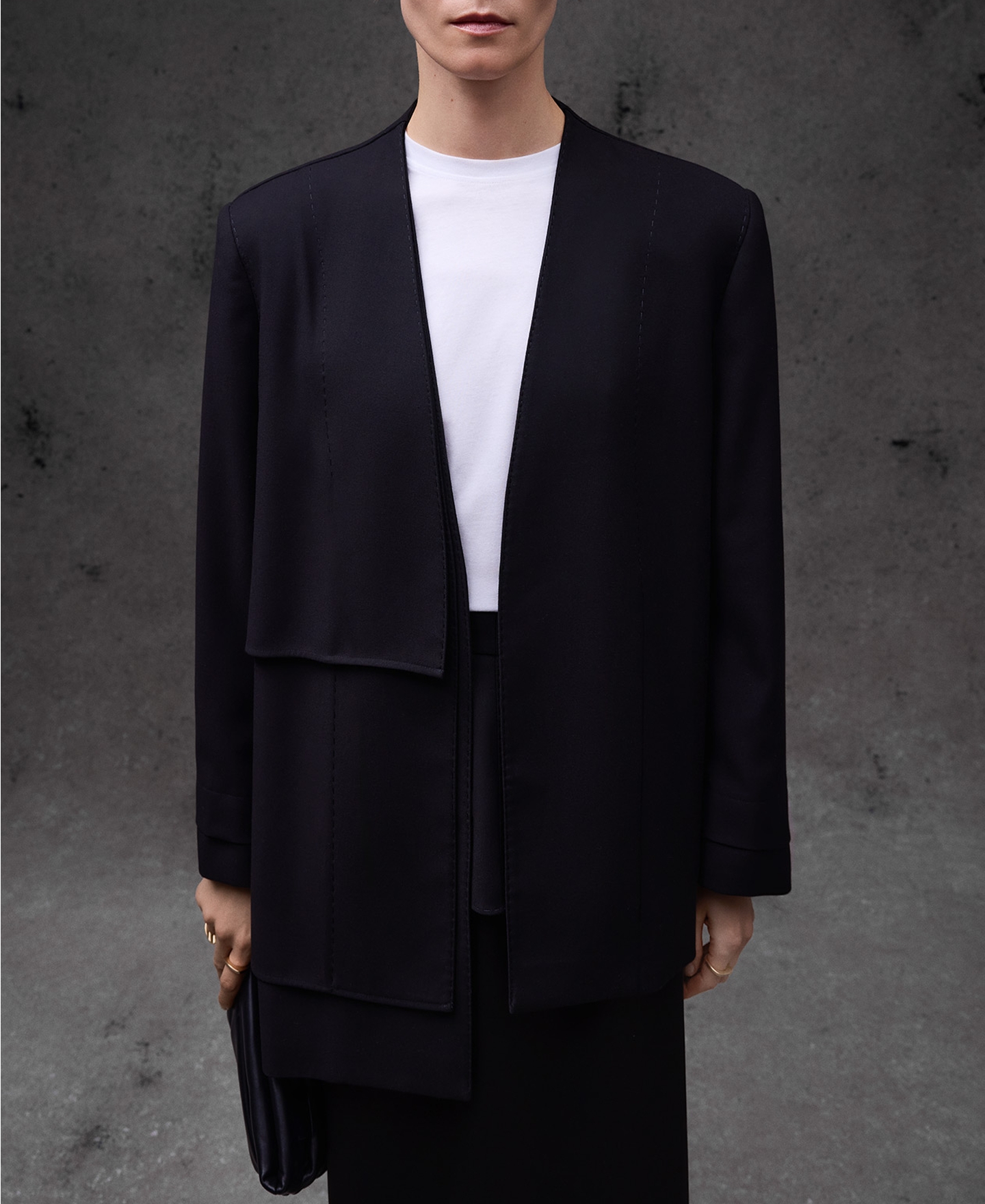 Blazer desestructurada negra mujer image number 0