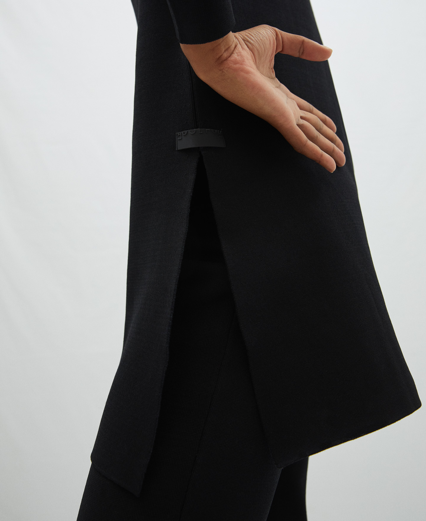 V-neck cerrojillo knit tunic image number 3