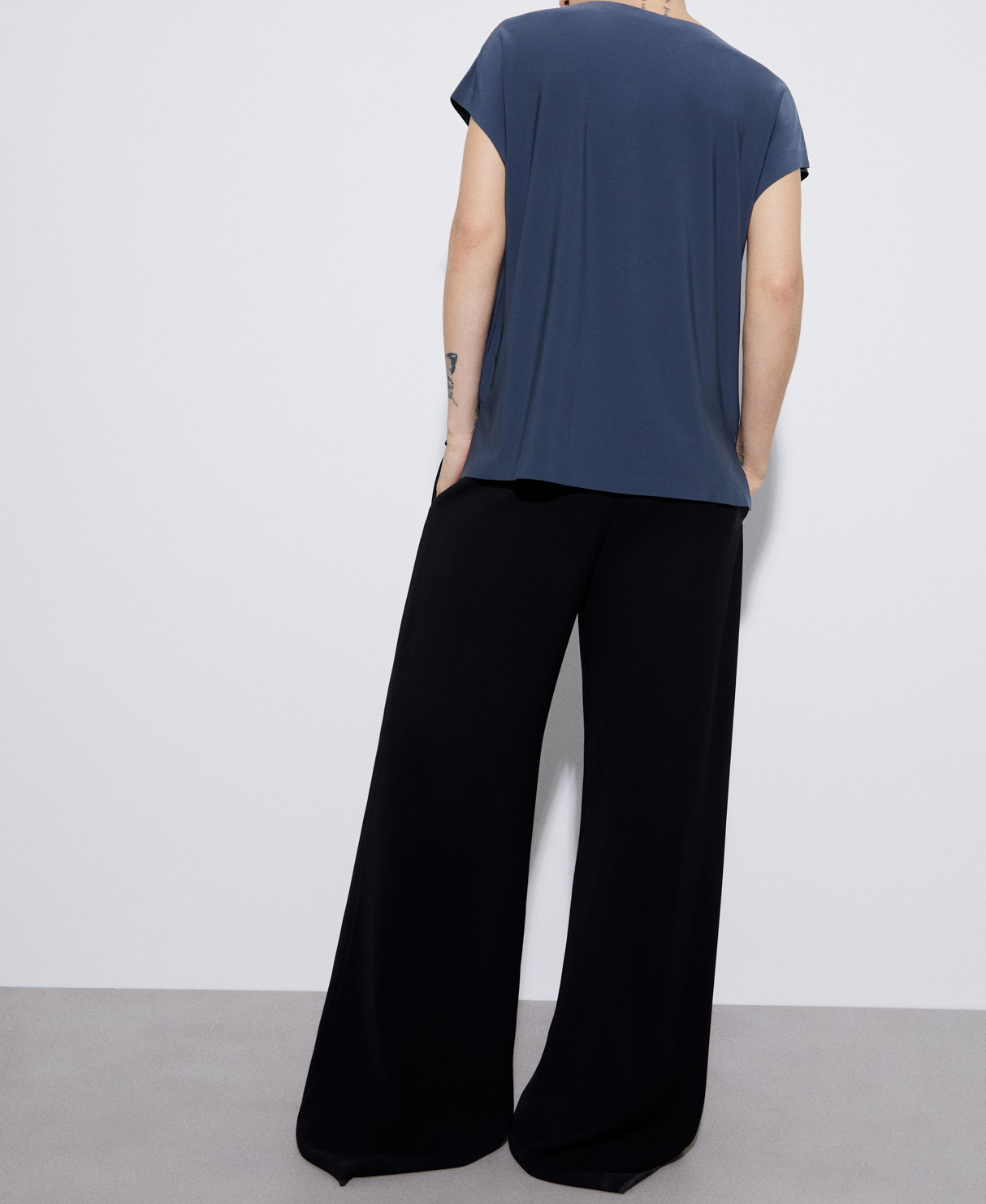 Box neckline t-shirt image number 2