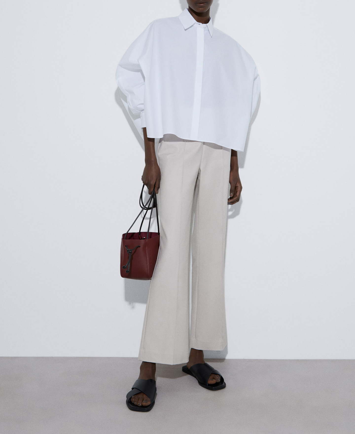 Tight-fitting cotton trousers image number 1