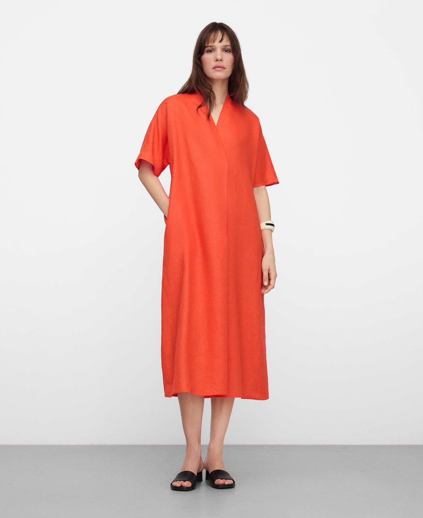 Vestido de linho europeu com corte descontra&iacute;do image number 1