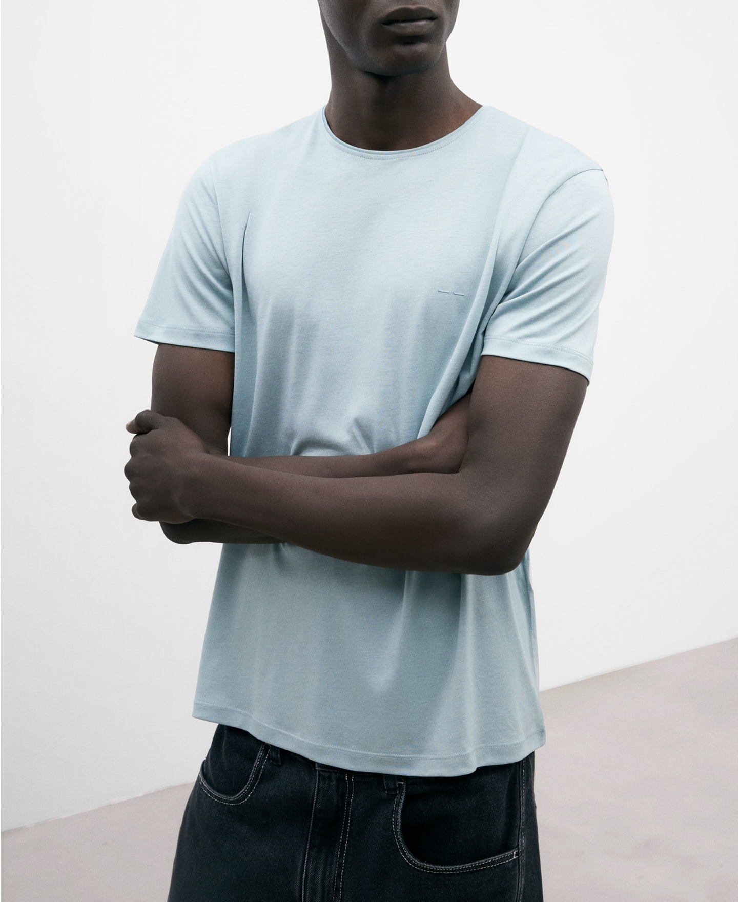 Light blue crew neckline T-shirt image number 0