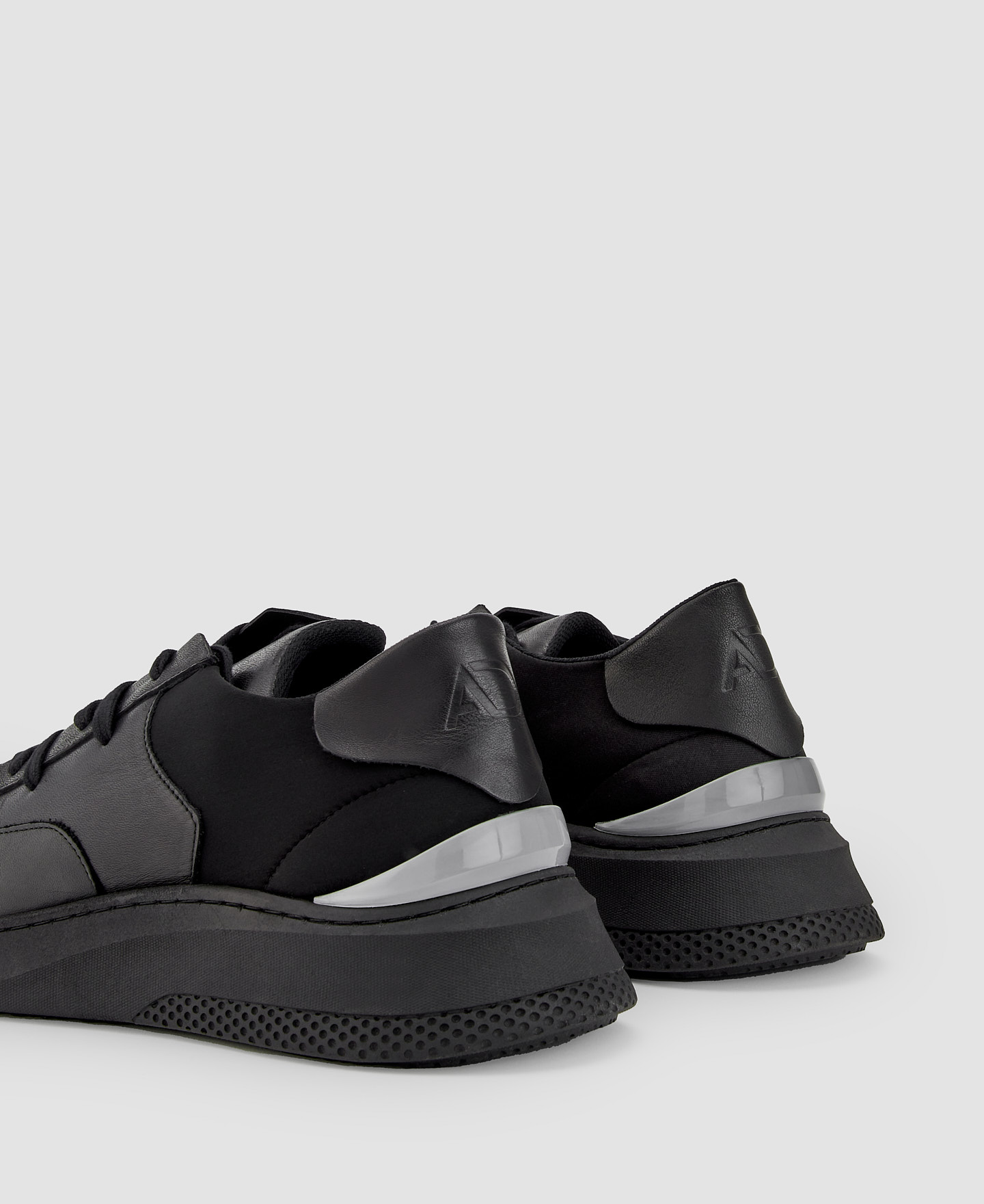 Zapatilla deportiva en piel y neopreno image number 2