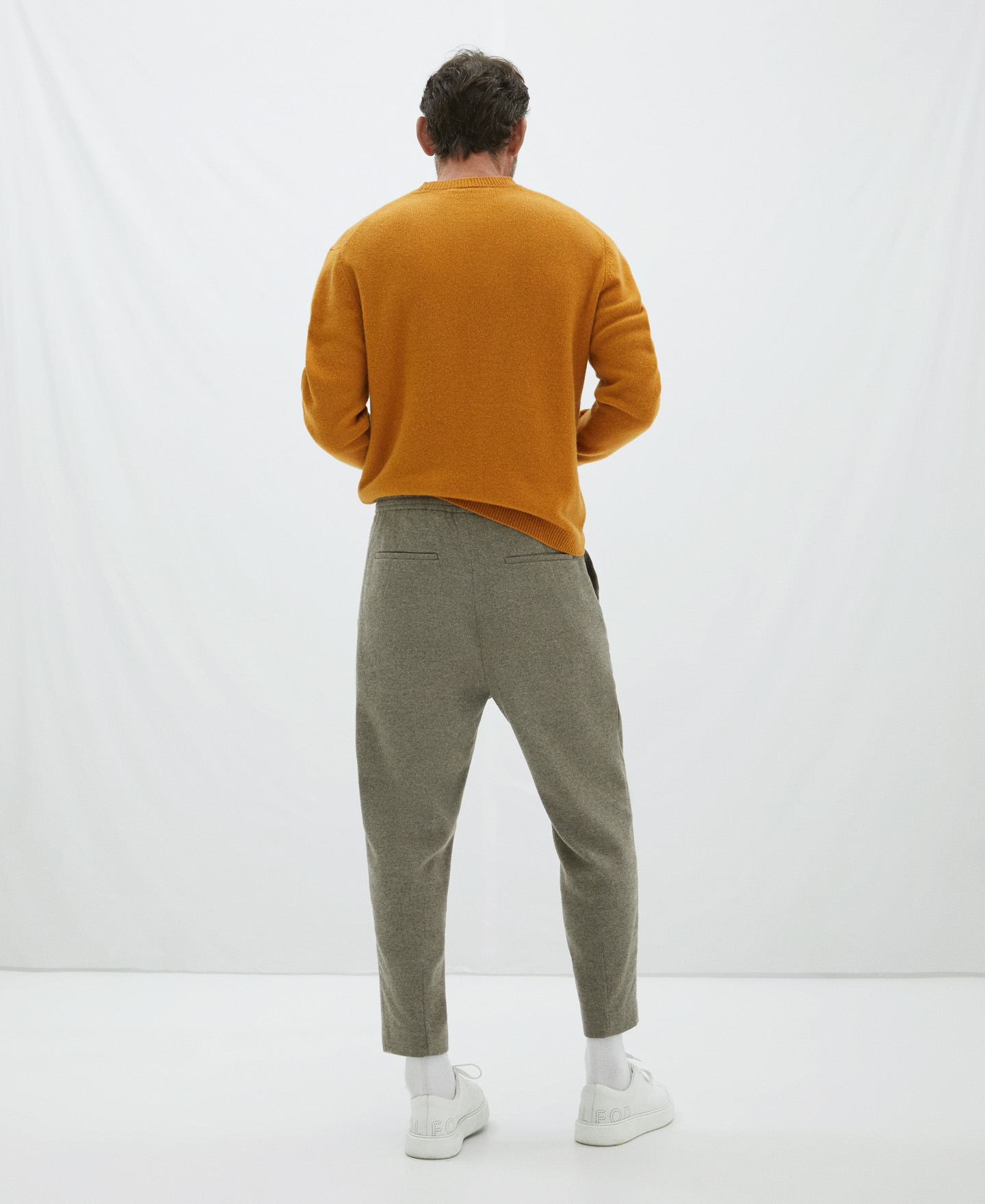 Pantalón carrot elástico en cintura image number 2
