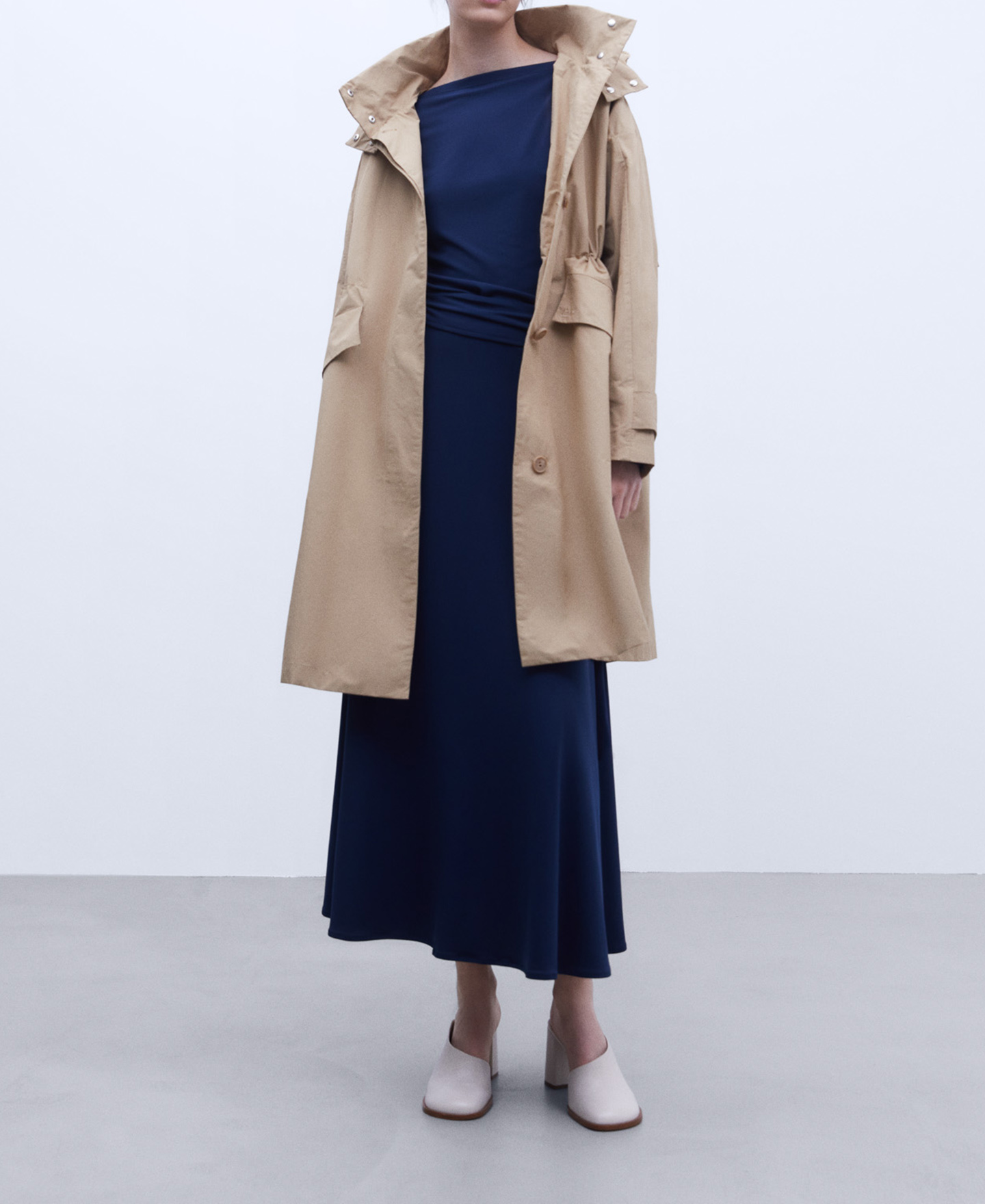 Falda de media capa con cinturón image number 1