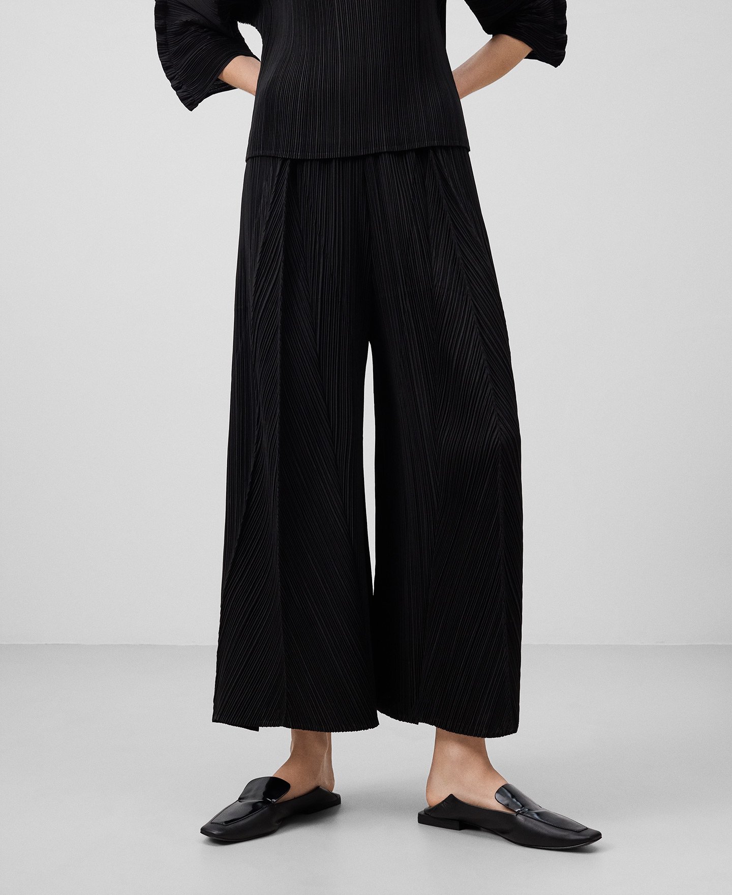 Crinkle palazzo trousers woman image number 0