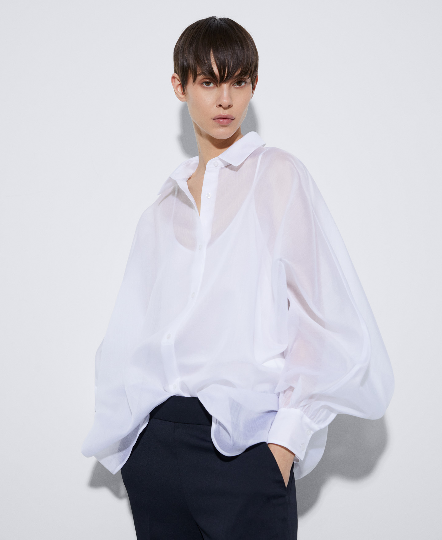 Wide shirt with puffed sleeves image number 0