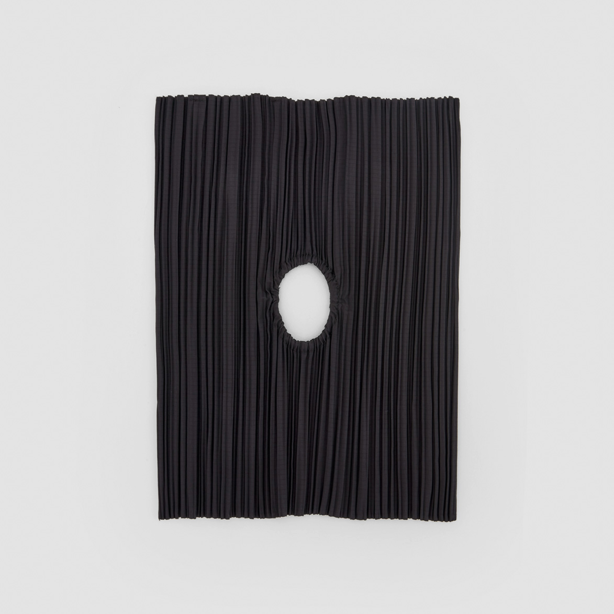 Pleated fabric hole hair tie image number 0